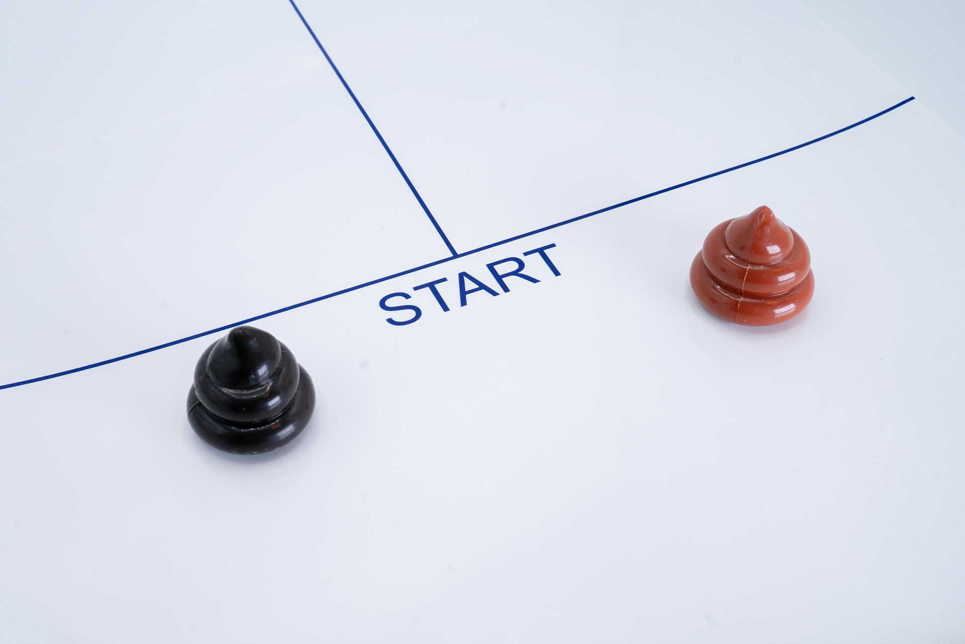 まずはスタート地点にうんちを置いて弾く！