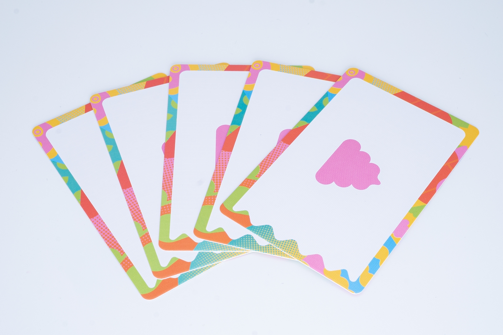 絵文字カードは少なめだが逆に縛りに利用すると最大限の効果を発揮するだろう