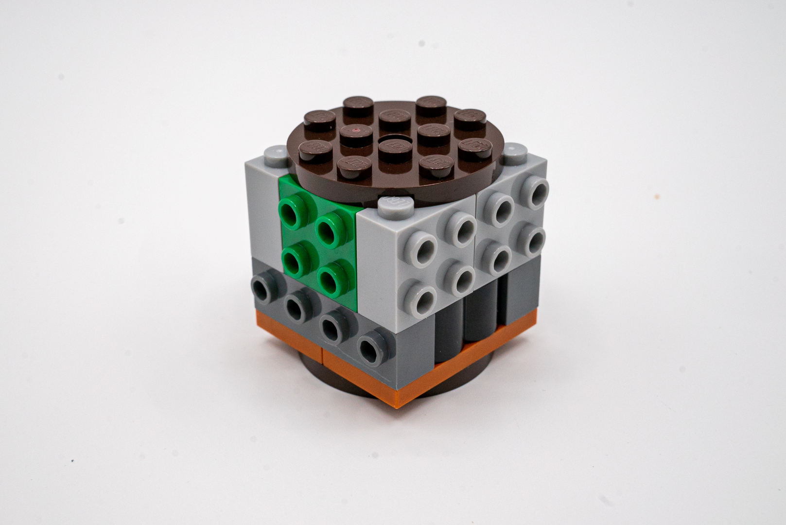 周囲にスタッドを持たせるようなビルドは最近多用されている