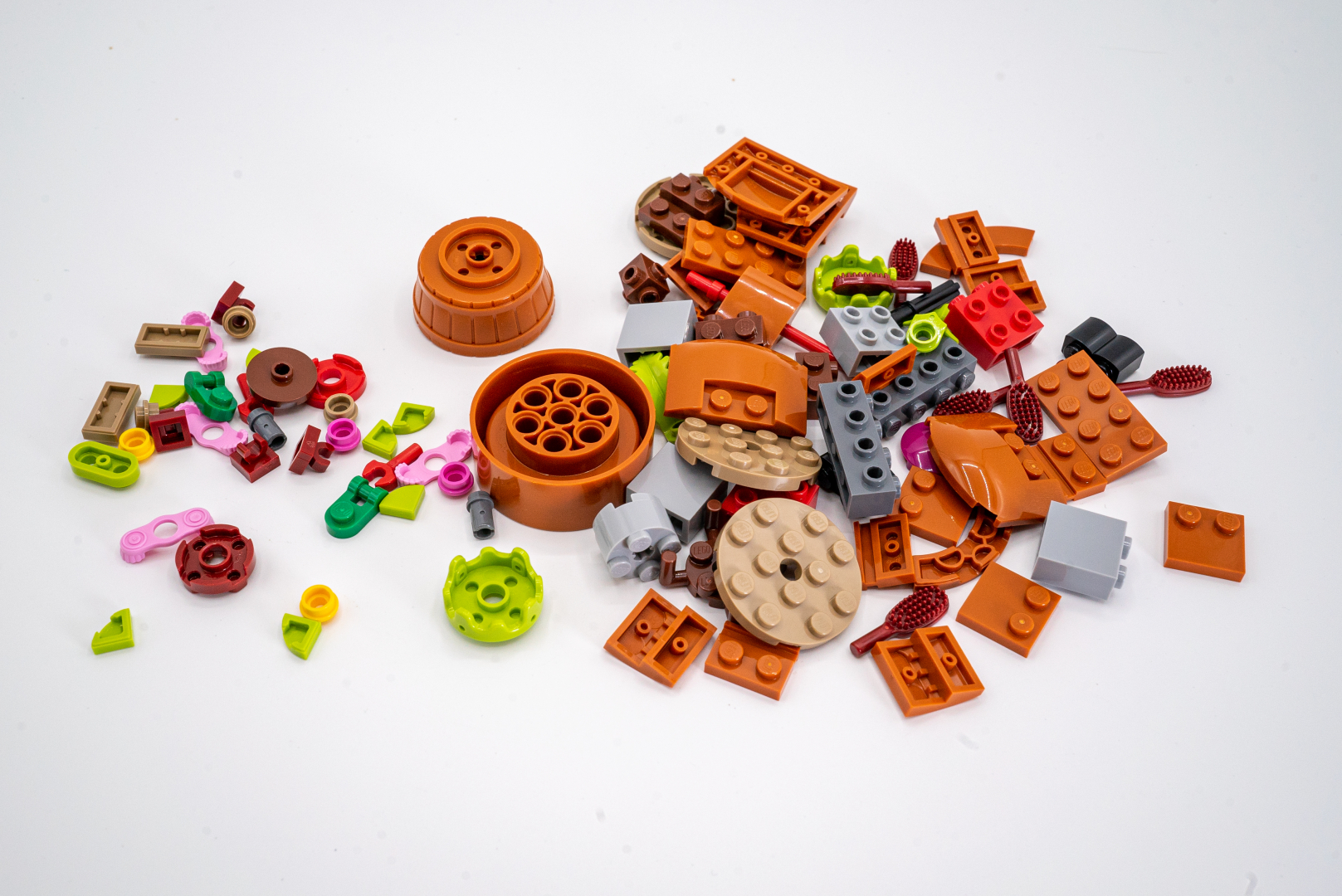 袋3の構成もほかの袋とほぼ同じで、花や葉になる部分が異なる。ここからどう使うのか推理するのも楽しいぞ