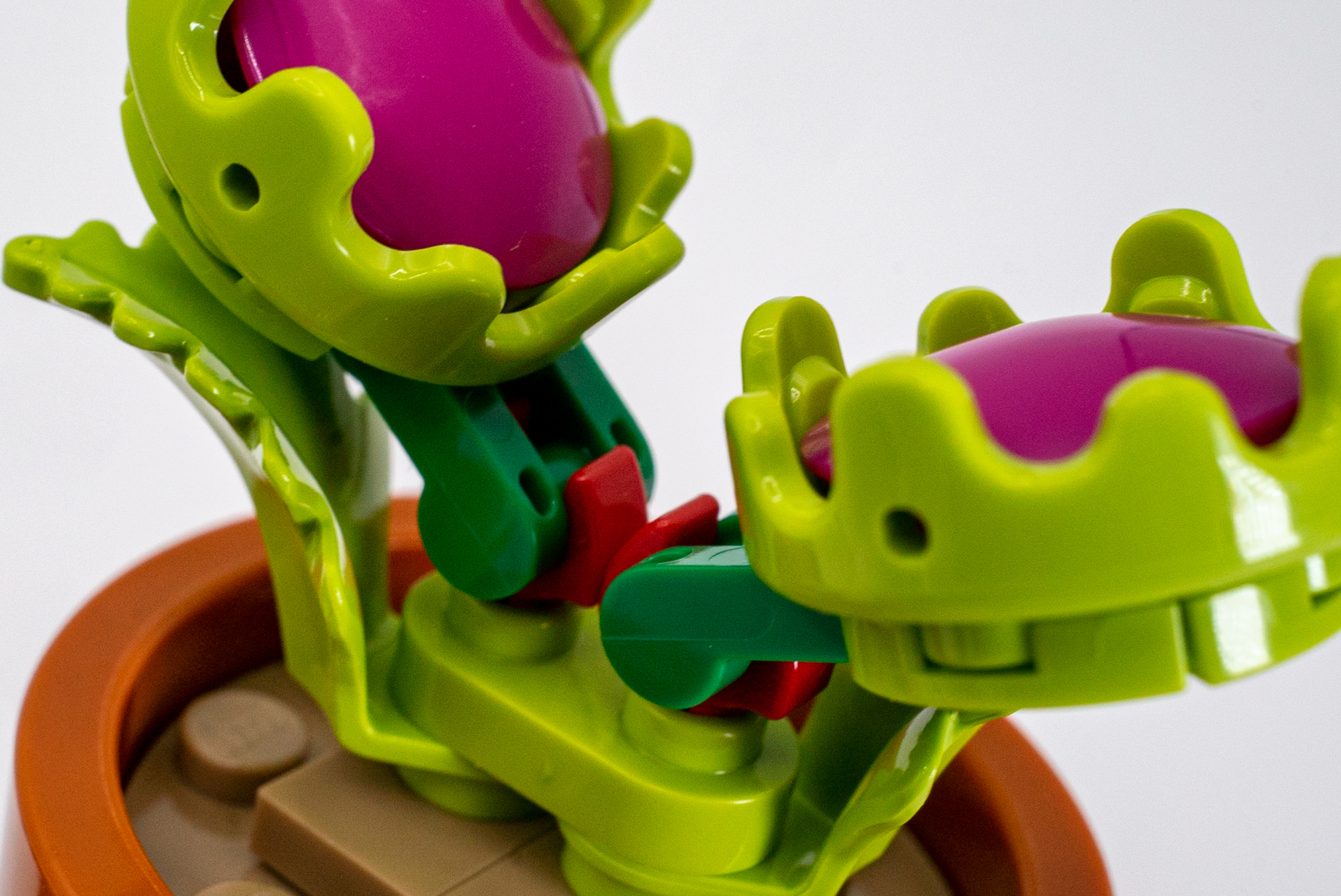 口を開かせるように見せるためクリップパーツを使用