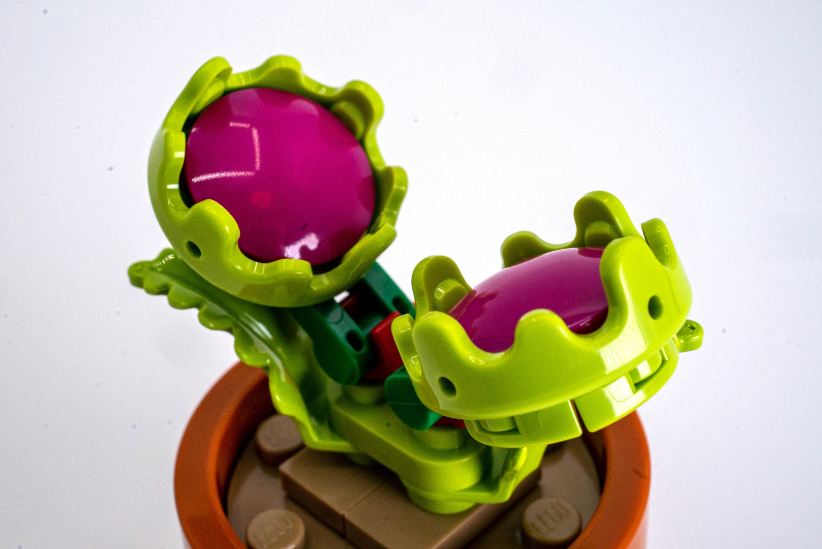 まさか食べ物のパーツが食べる側に回るとは。デザイナーさんのセンスが光るぜ！