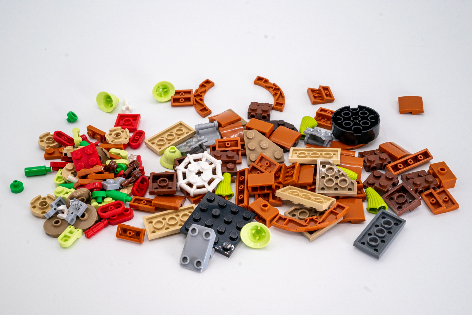 袋4のパーツ構成はほかの袋ほぼ同じだが、ウツボカズラらしいライム色のパーツが目を惹く