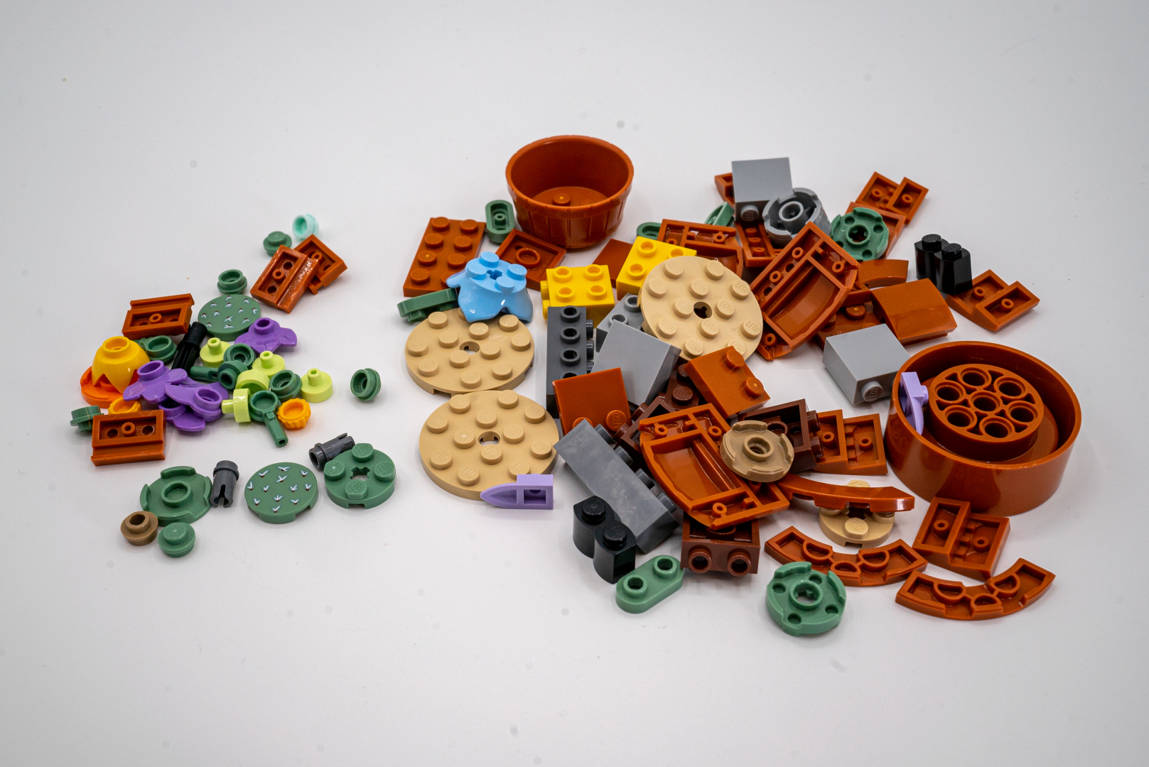 袋5のパーツ構成。いかにもサボテンっぽいサンドグリーンのパーツが見受けられる