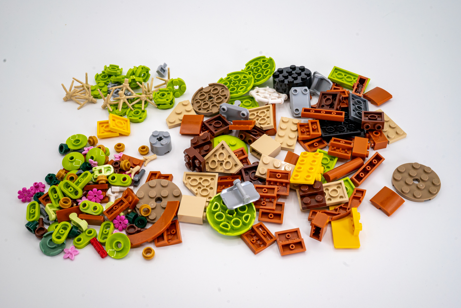 袋6のパーツ構成。かなり大ボリュームだが、作るのはマミラリアサボテンひとつ！