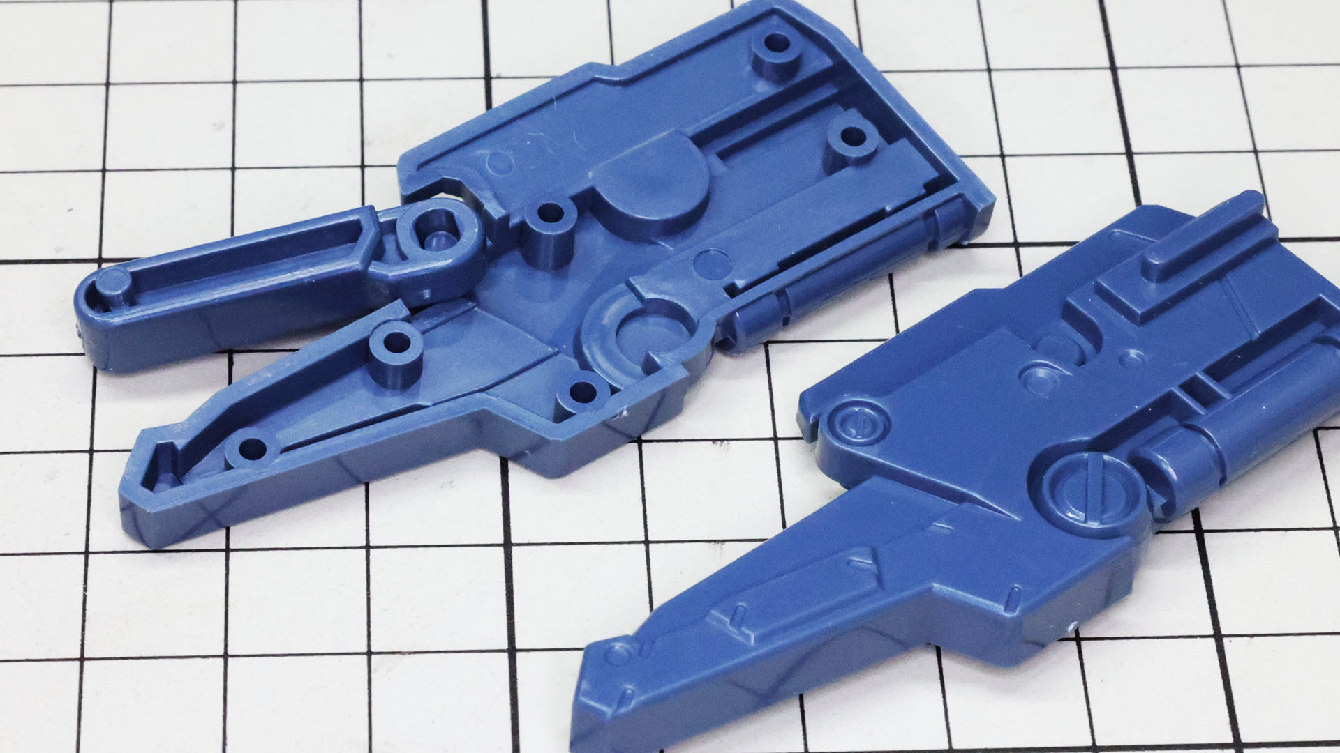 スライドするアームの基部を組みます