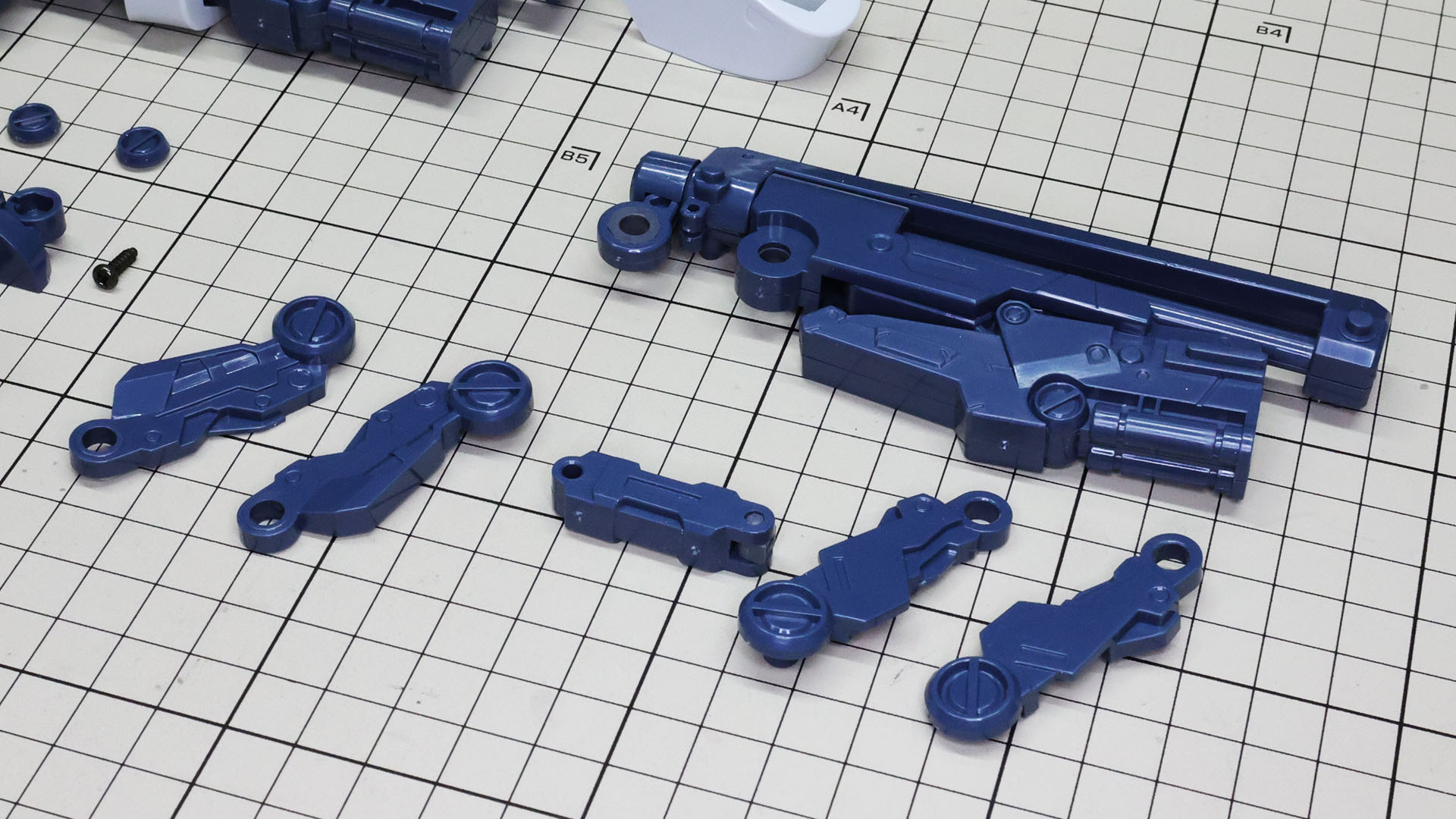 アーム基部を支える重機的なアームを組みます