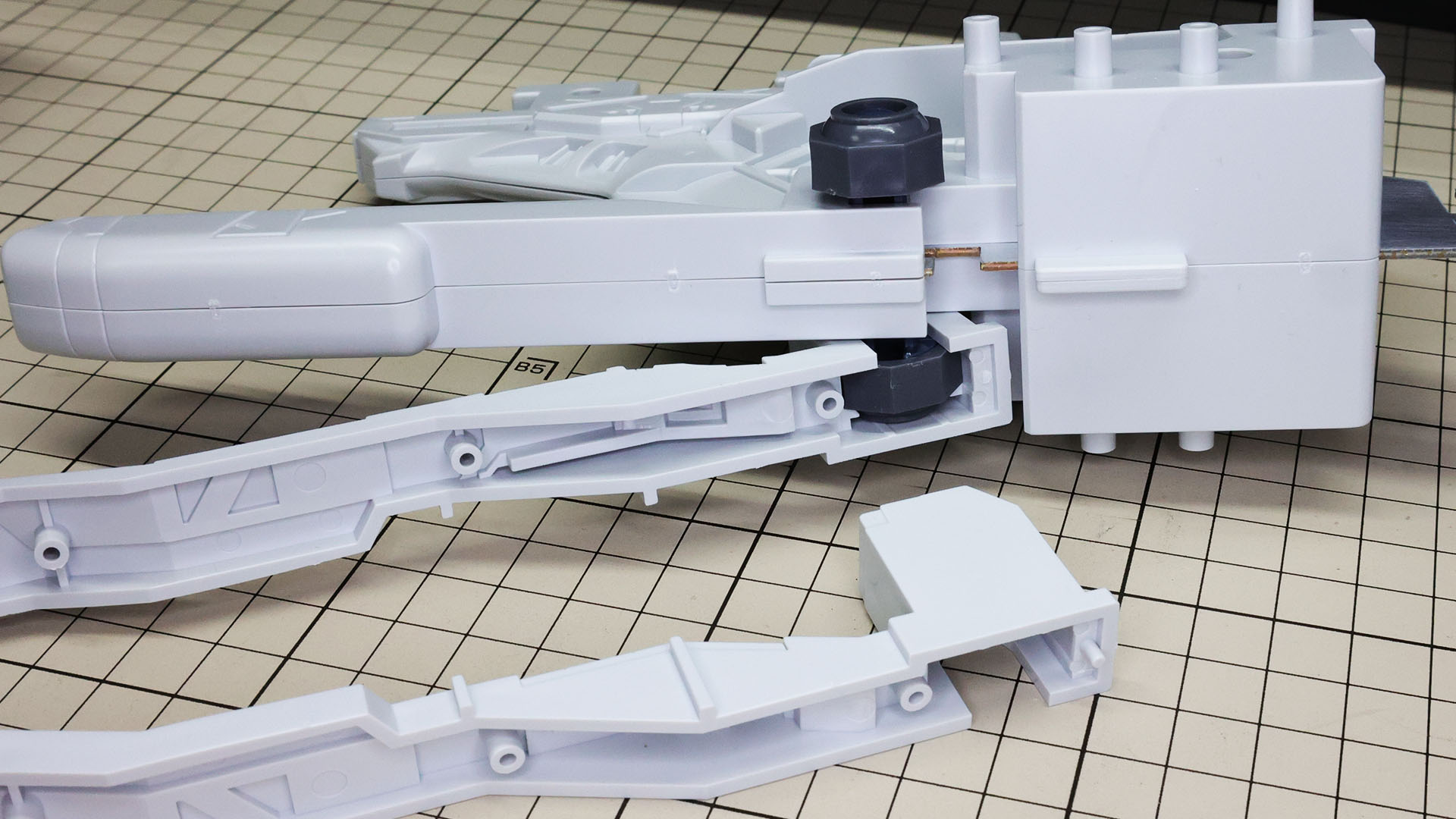 プラットホームは左右別に組みますが両方同時に動きます