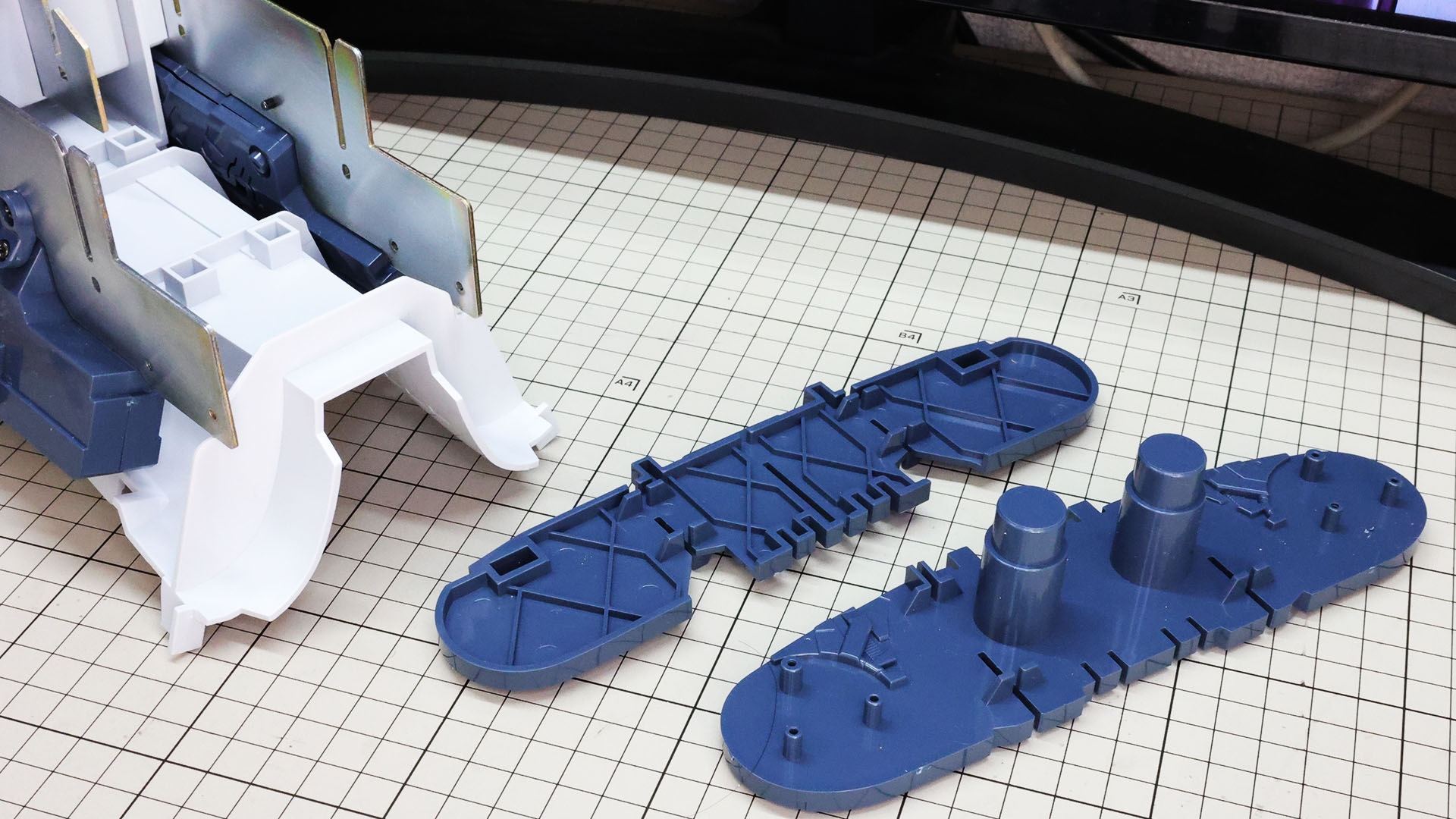 これはオーキス本体の剛性向上と共にメインノズルを組付けるメカフレームです