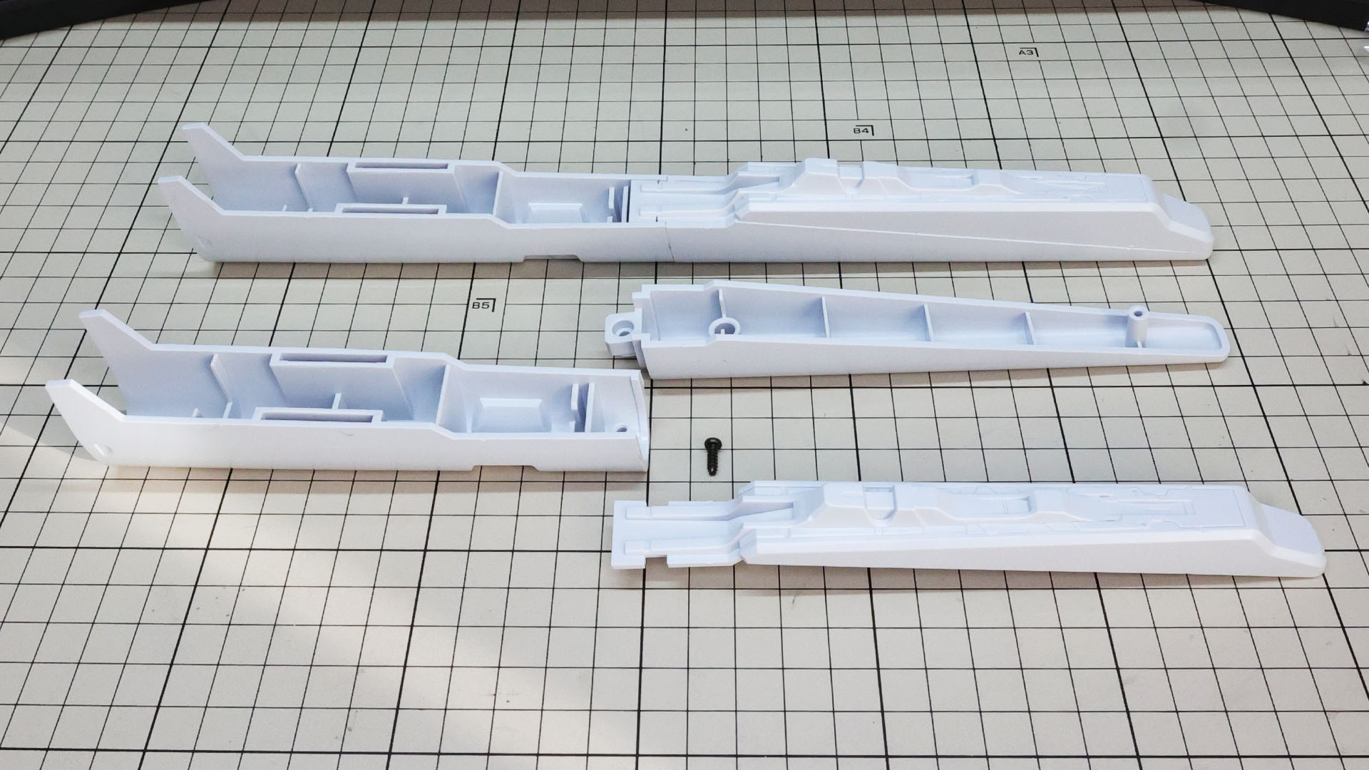 オーキス後方にあるスタビライザーを組んでいきます。こちらはオーキス後方下面を構成します