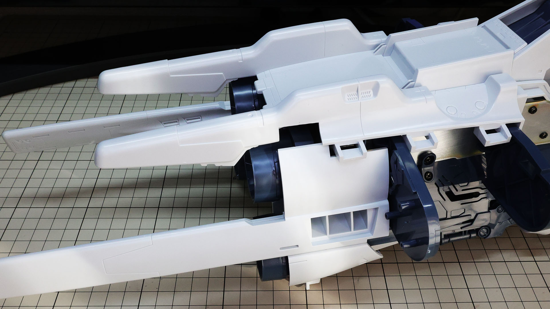 左右スタビライザーはビス止めします