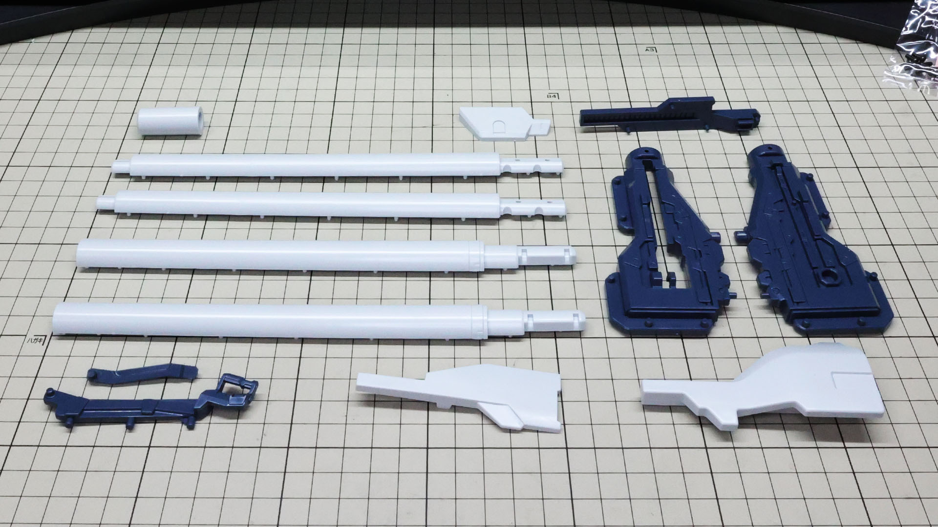 大きく2、銃口1で3分割されたメガ・ビーム砲が最大の特徴ですね