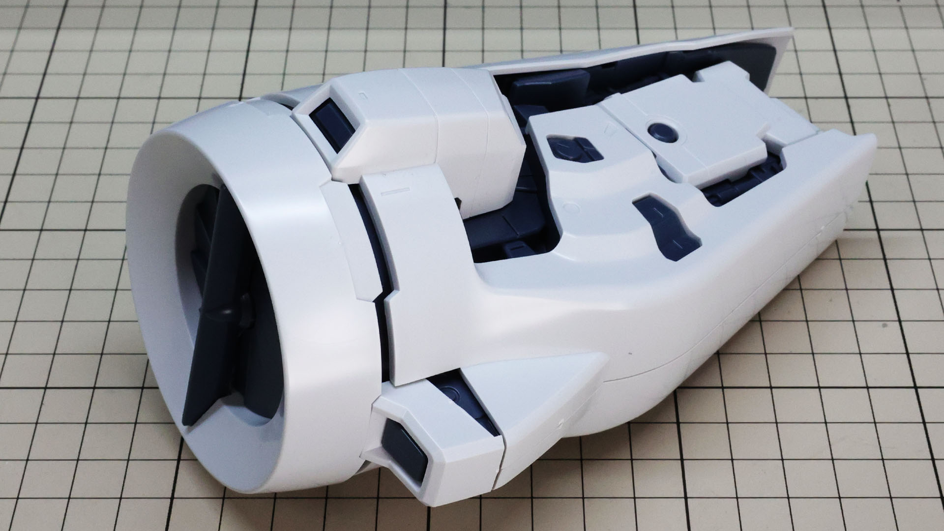 前面に存在するシャッターを組み込んで完成です