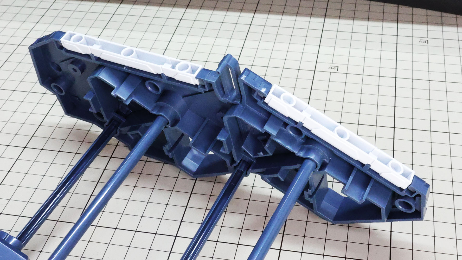 可動軸はコンテナ前面メカフレーム上部に設置されます