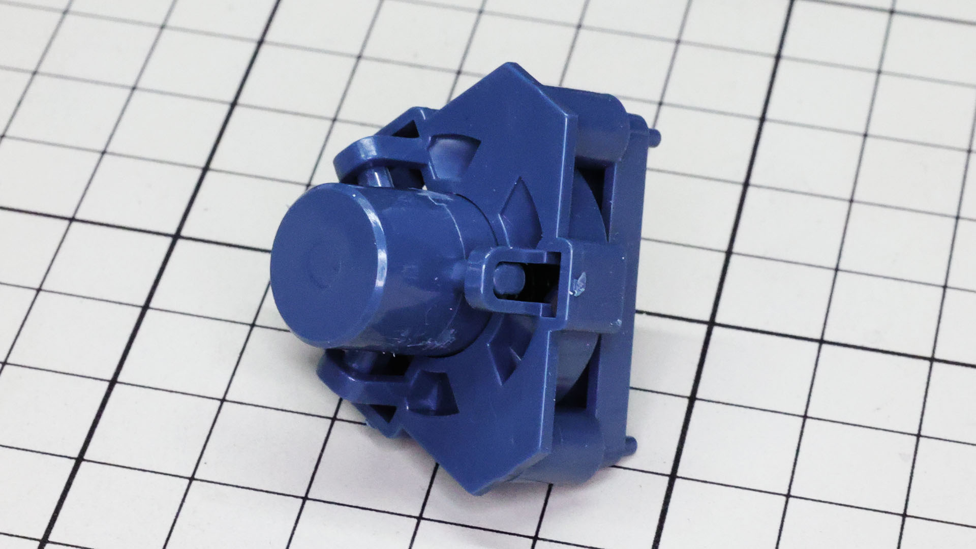 射出機構が飛び出した状態。押しボタンのようで楽しい機構です