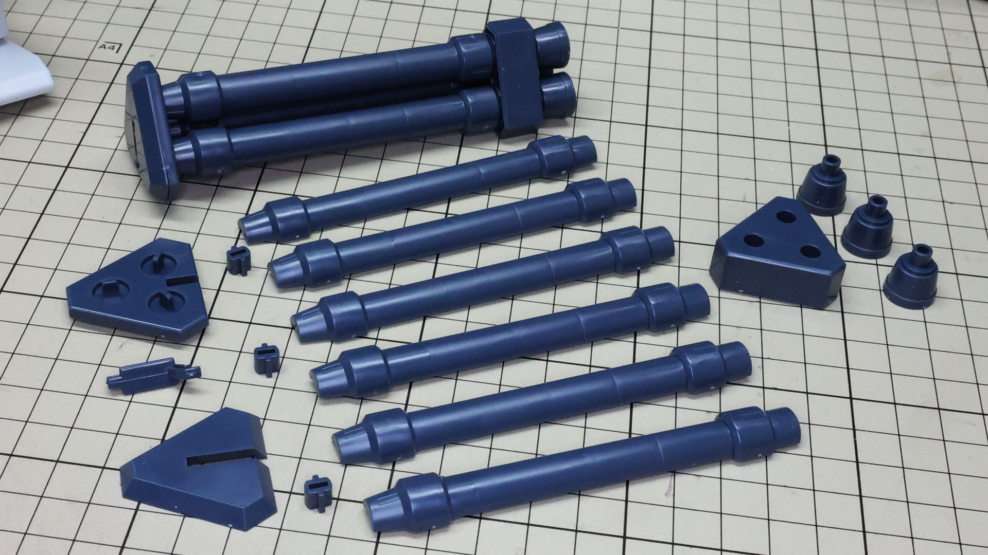 大型集束ミサイルセットは1基につき3本の大型ミサイルを収納しています。これを2基作ります