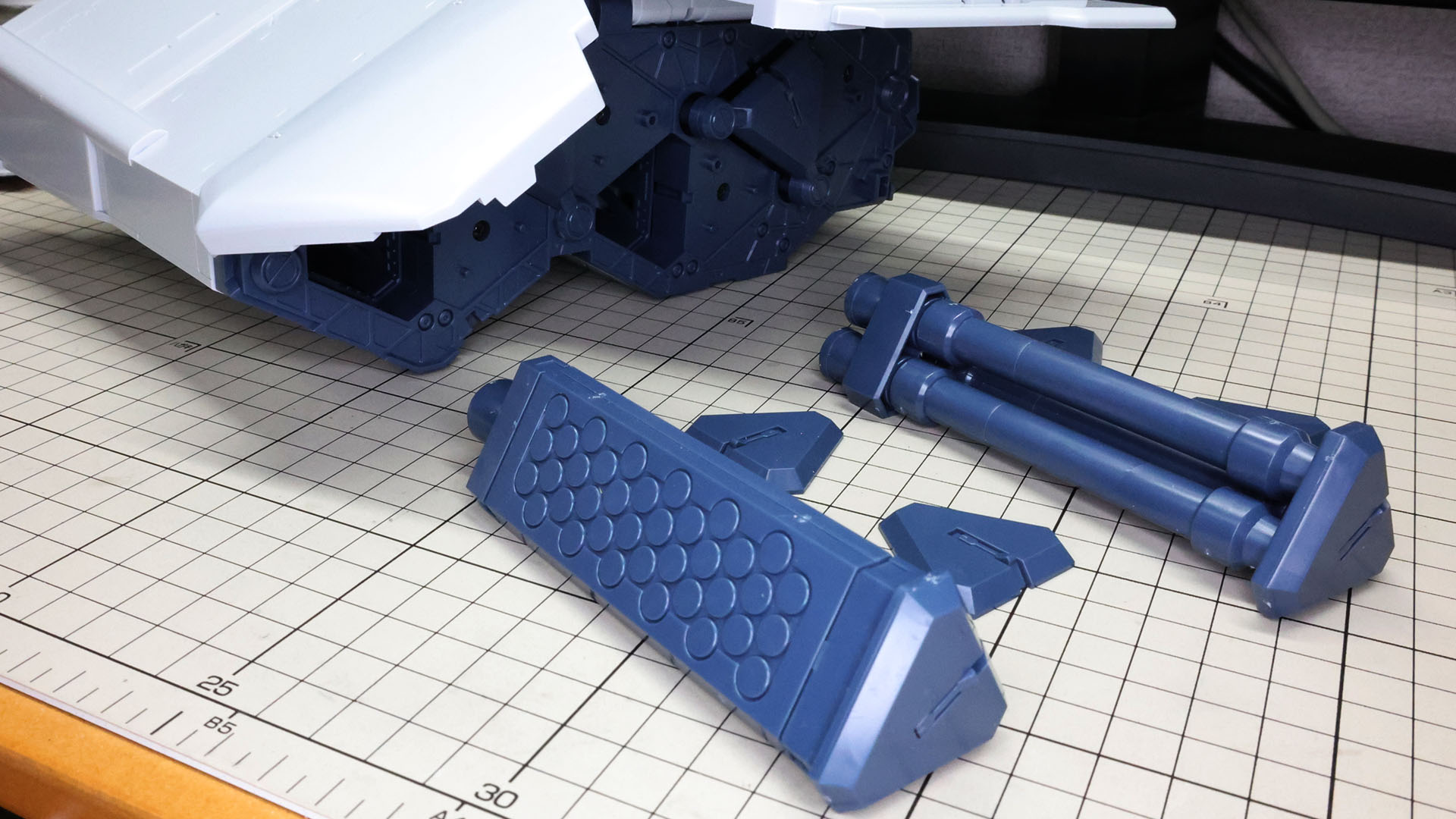 コンテナ片側にそれぞれ1基ずつの装備をインストールします