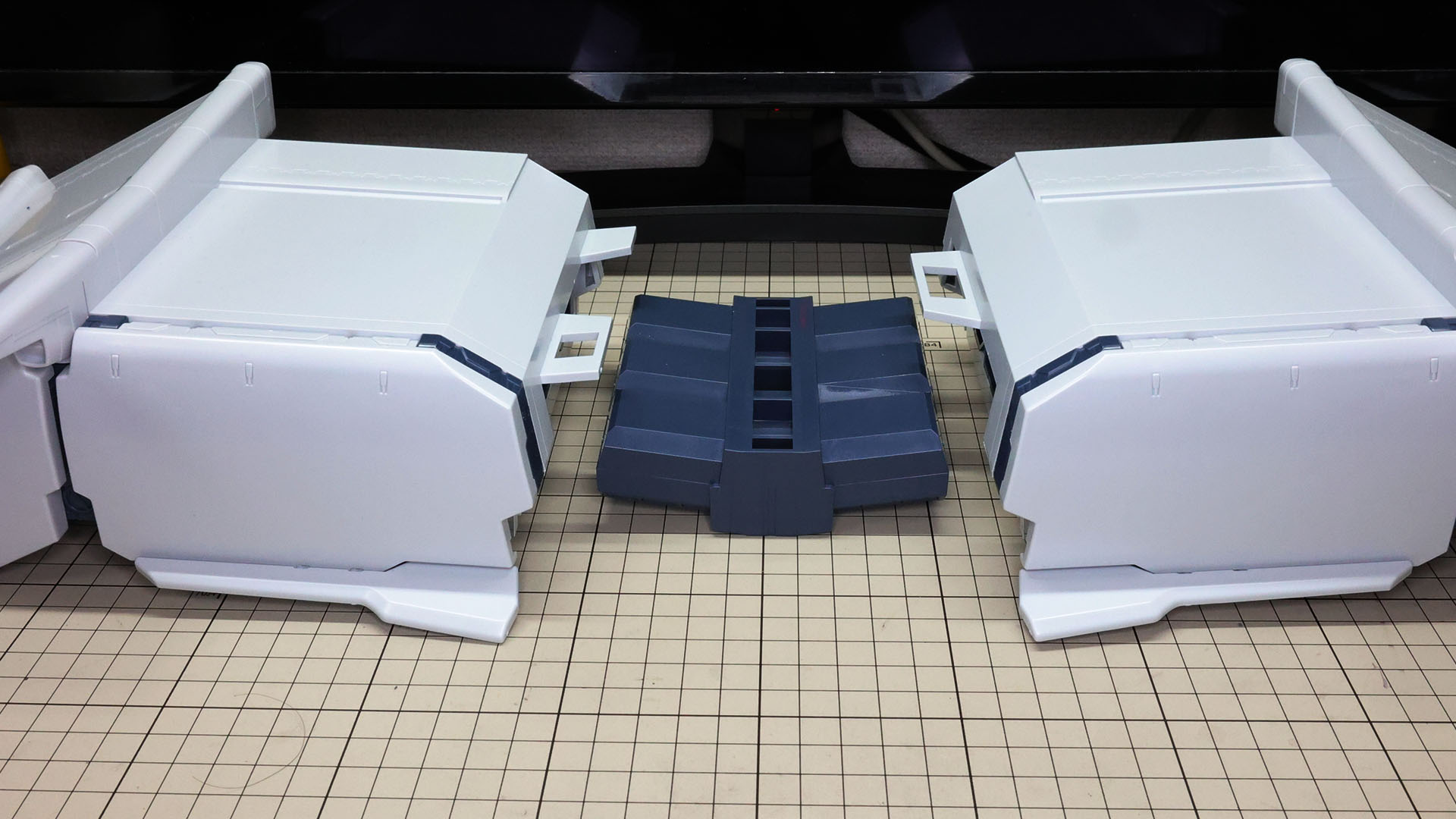 同じ工程をたどって左のコンテナも作りました。さらに大きい！