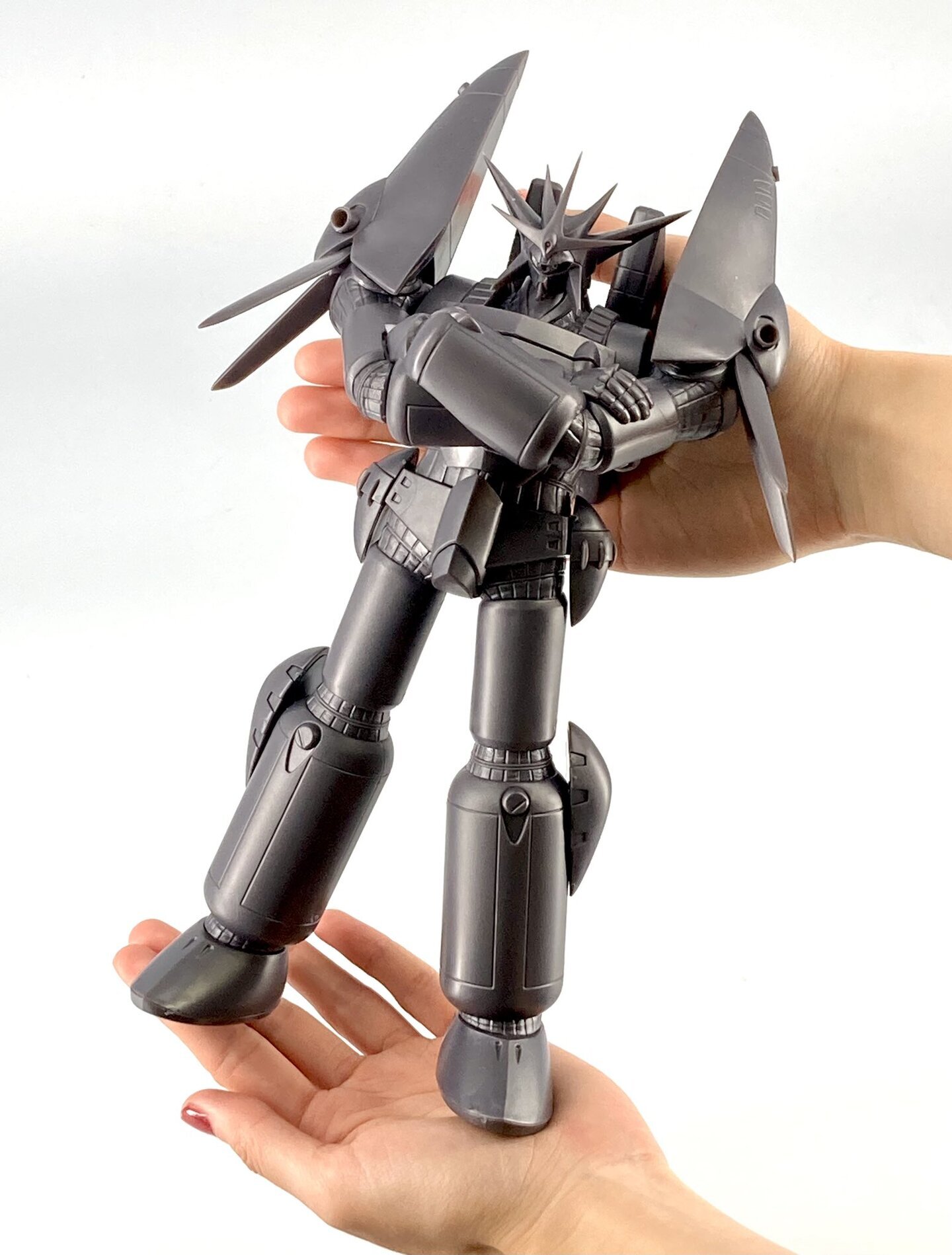 目はデカール貼り付け用のパーツの他に、タンポ印刷済みの顔パーツが付属する