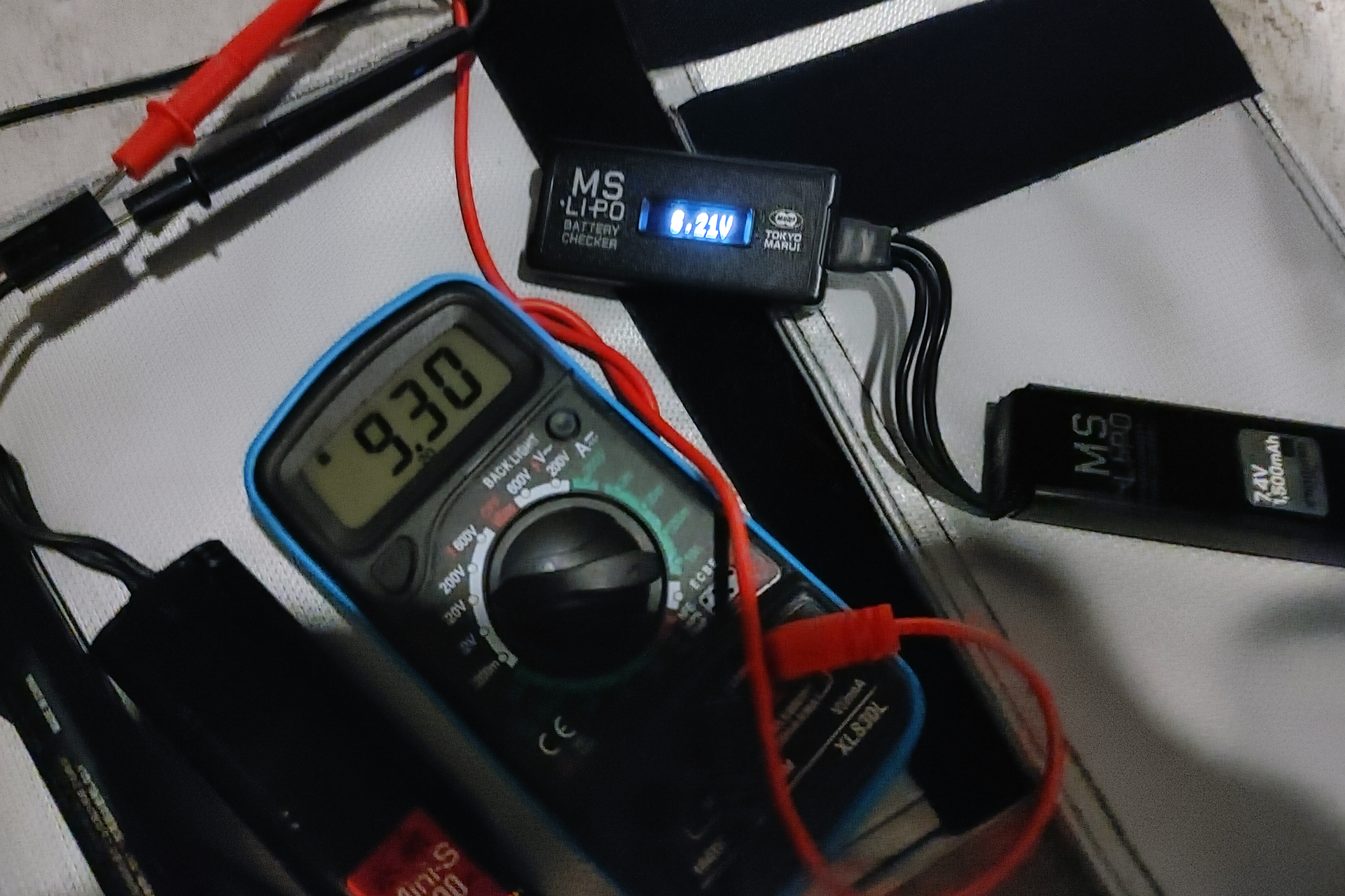 サバイバルゲームを終えて、若干電圧が低下した状態の「MS・Li-Po バッテリー」