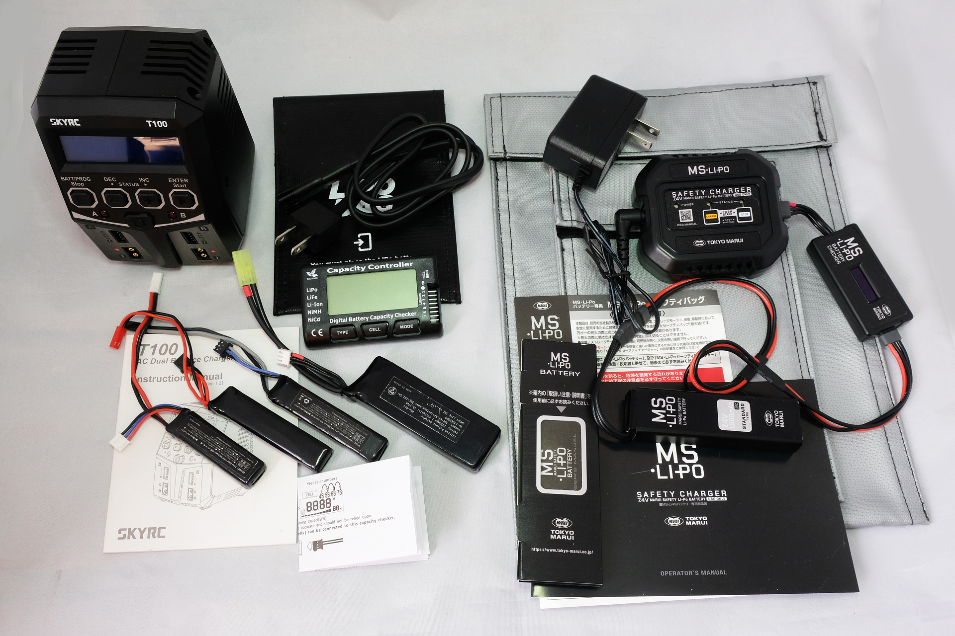既存の玩具用（左）に比べ、「MS・Li-Po バッテリー」（右）のシステムの統一感は一目瞭然