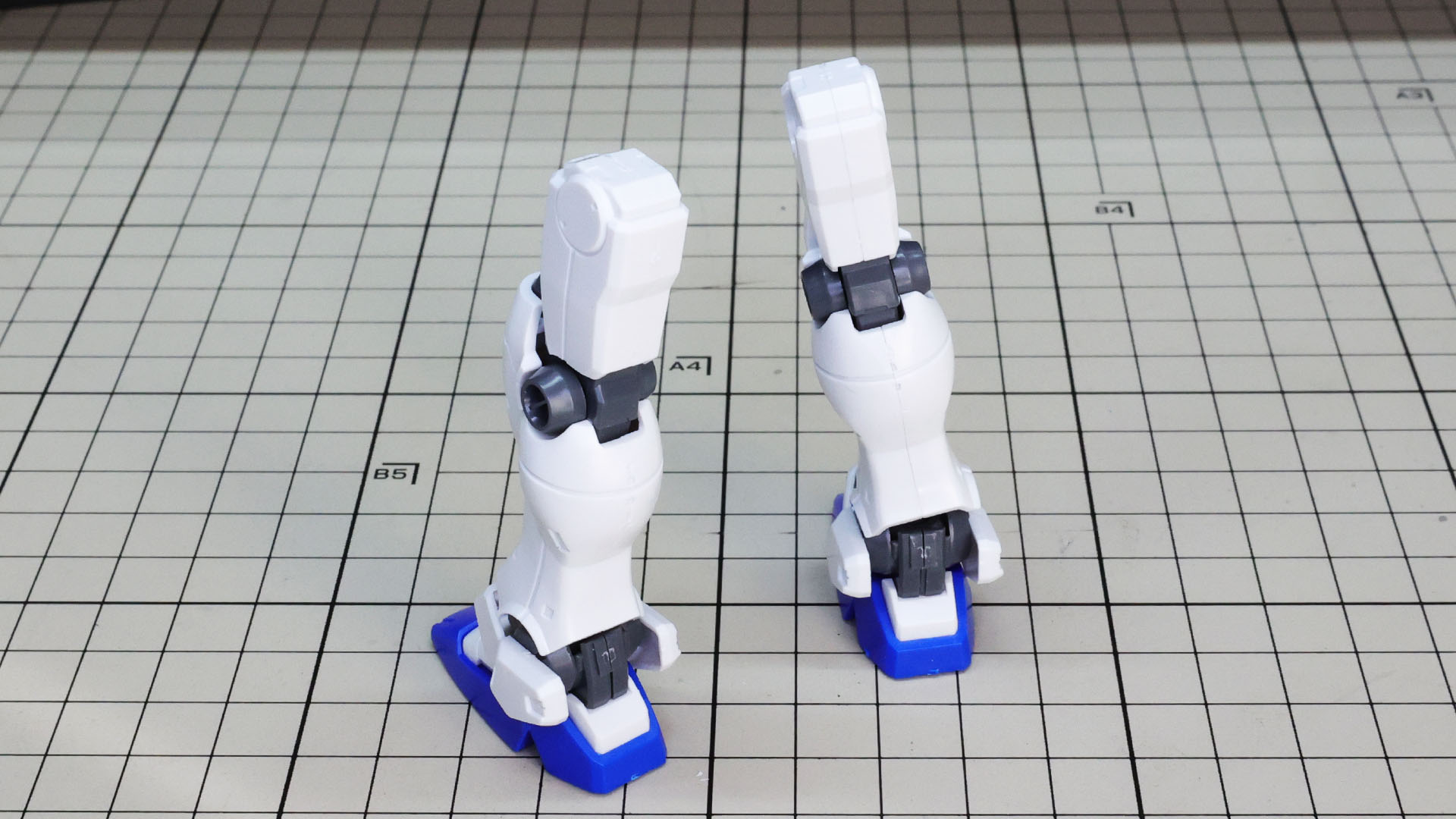 この頃のHGシリーズの関節可動範囲は現在から見ると狭いと言わざるを得ないですね
