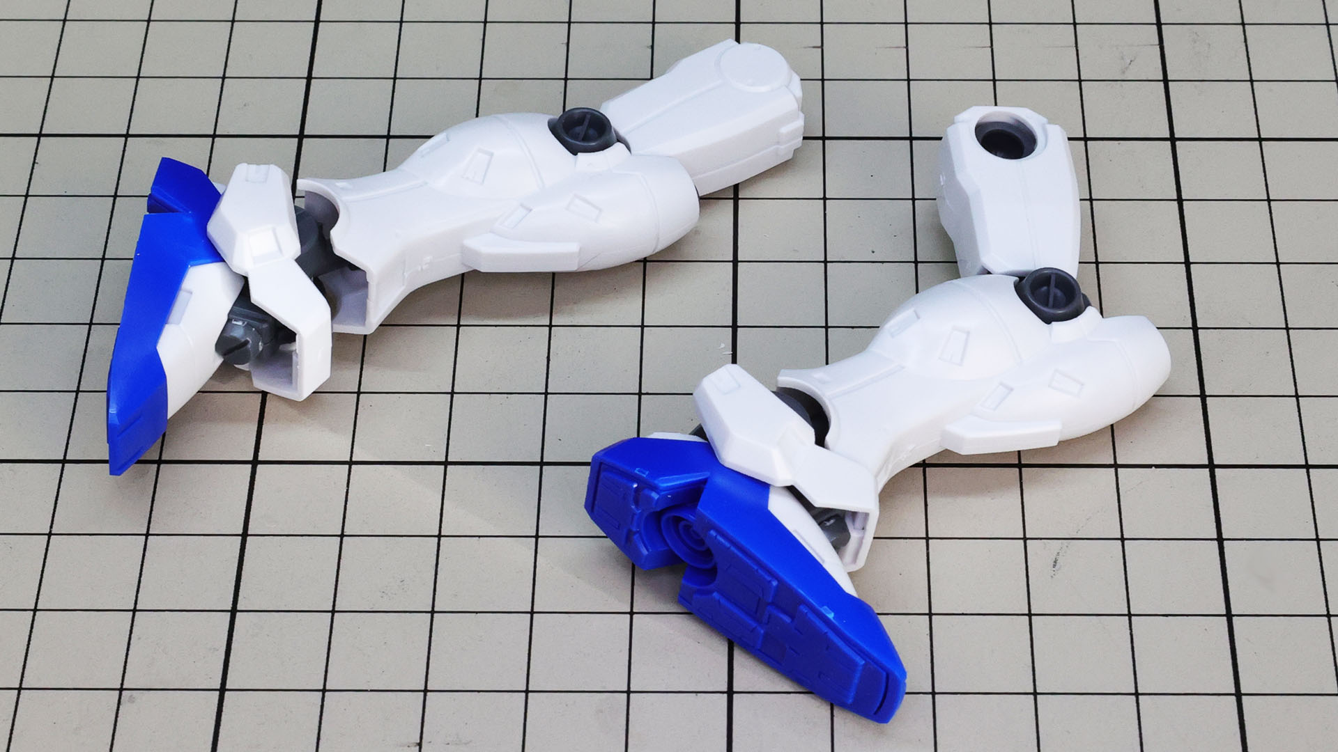 この頃のHGシリーズの関節可動範囲は現在から見ると狭いと言わざるを得ないですね