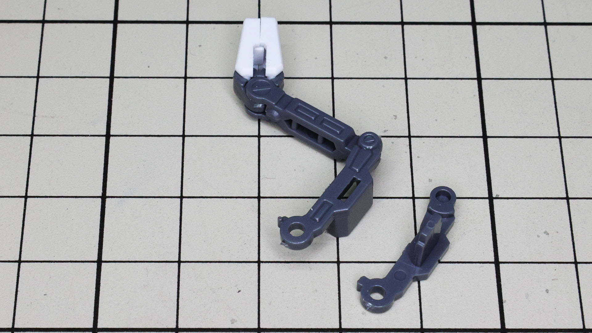 フォールディング・アームは3つの軸で折りたたまれます