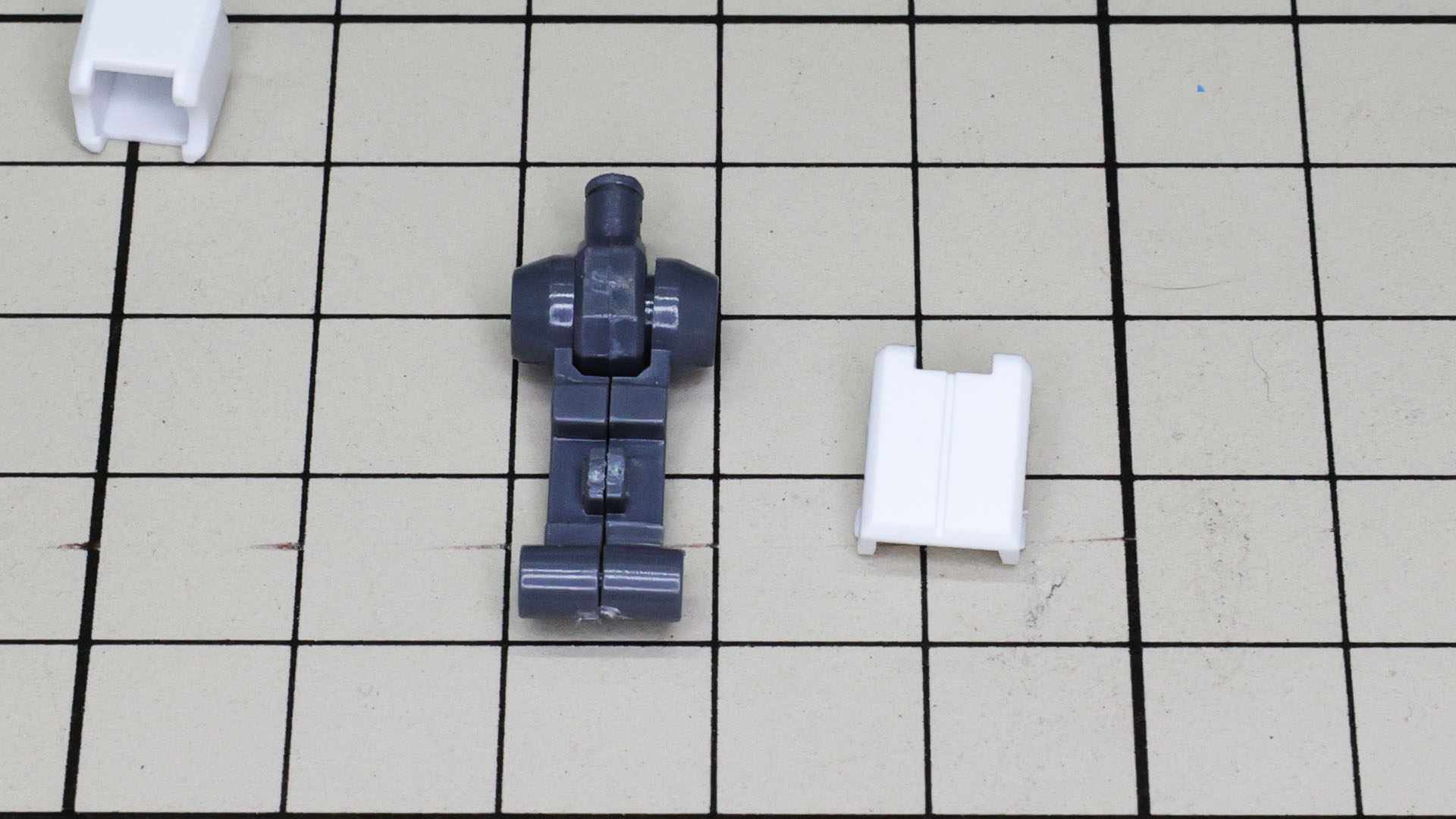 肘関節と前腕の中身になるメカフレームを組みます