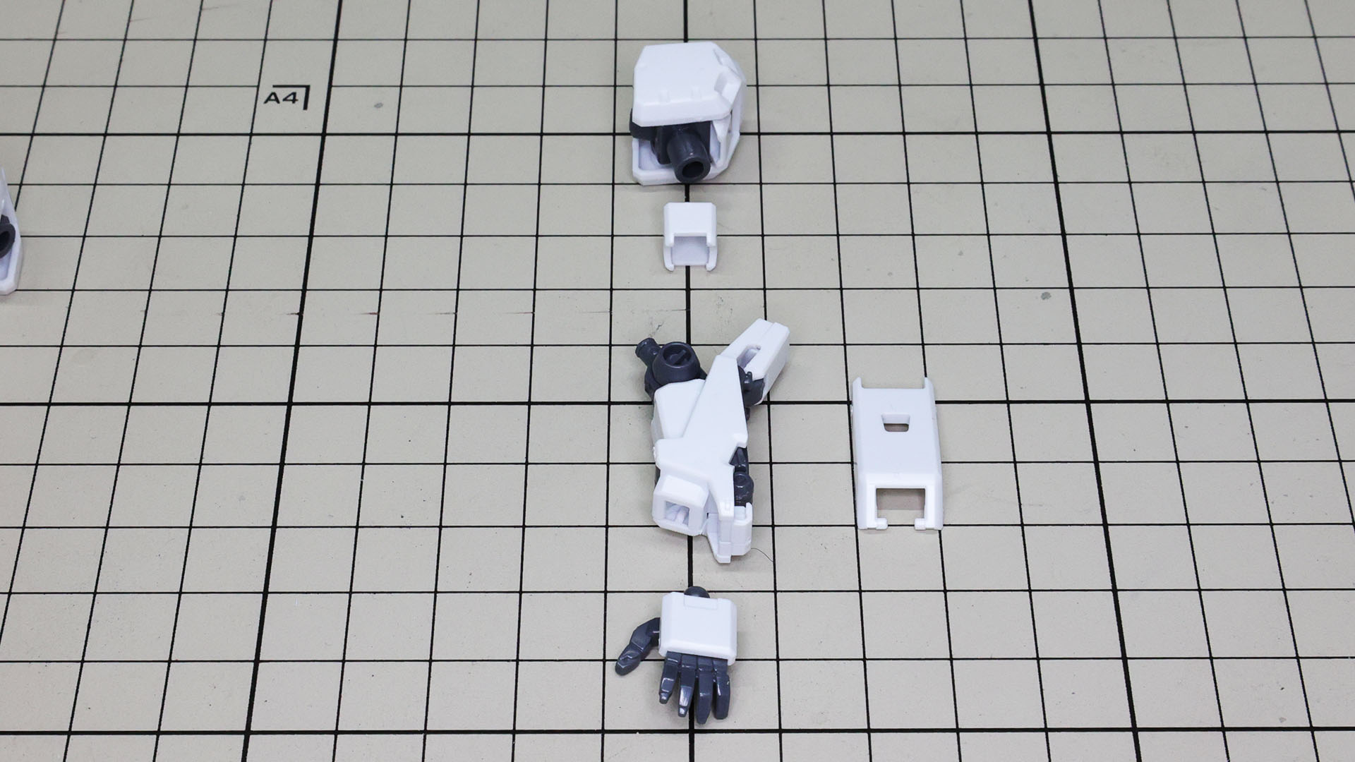 各部をドッキングさせます
