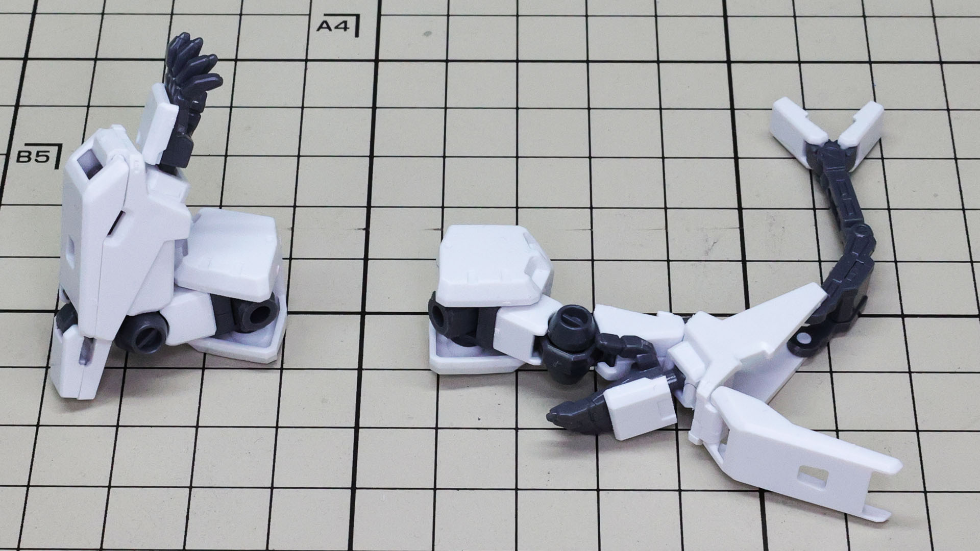 この時点で腕部は必要十分な可動性能とフォールディング・アームの機構を持っています