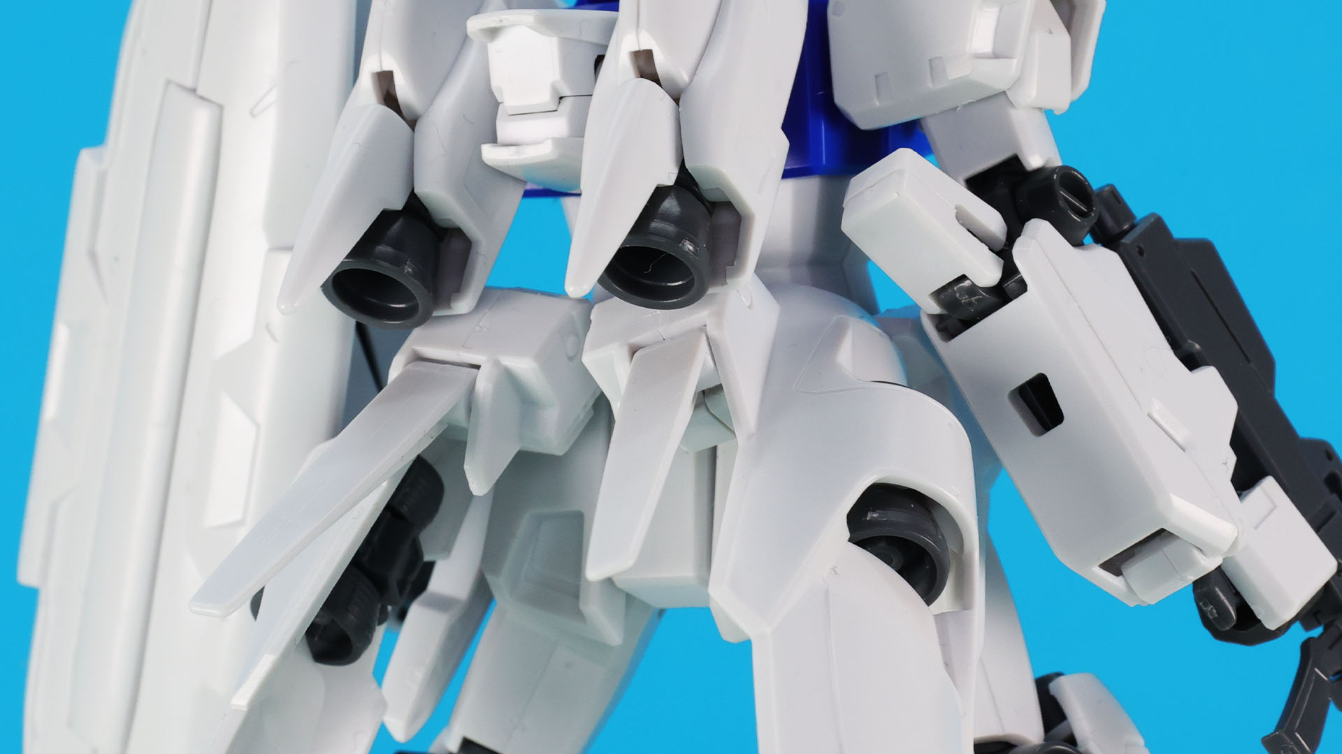 バックパックやテールバインダー内のノズルを別パーツで再現