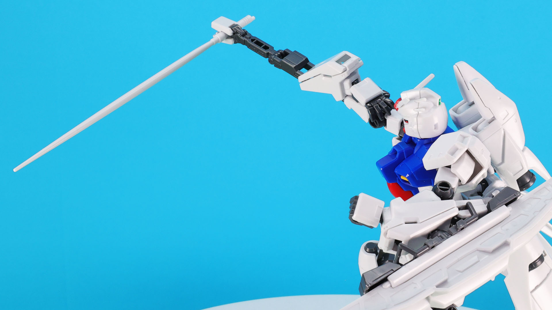 コウ・ウラキならフォールディング・アームの先にビーム・サーベルを握らせることも!?