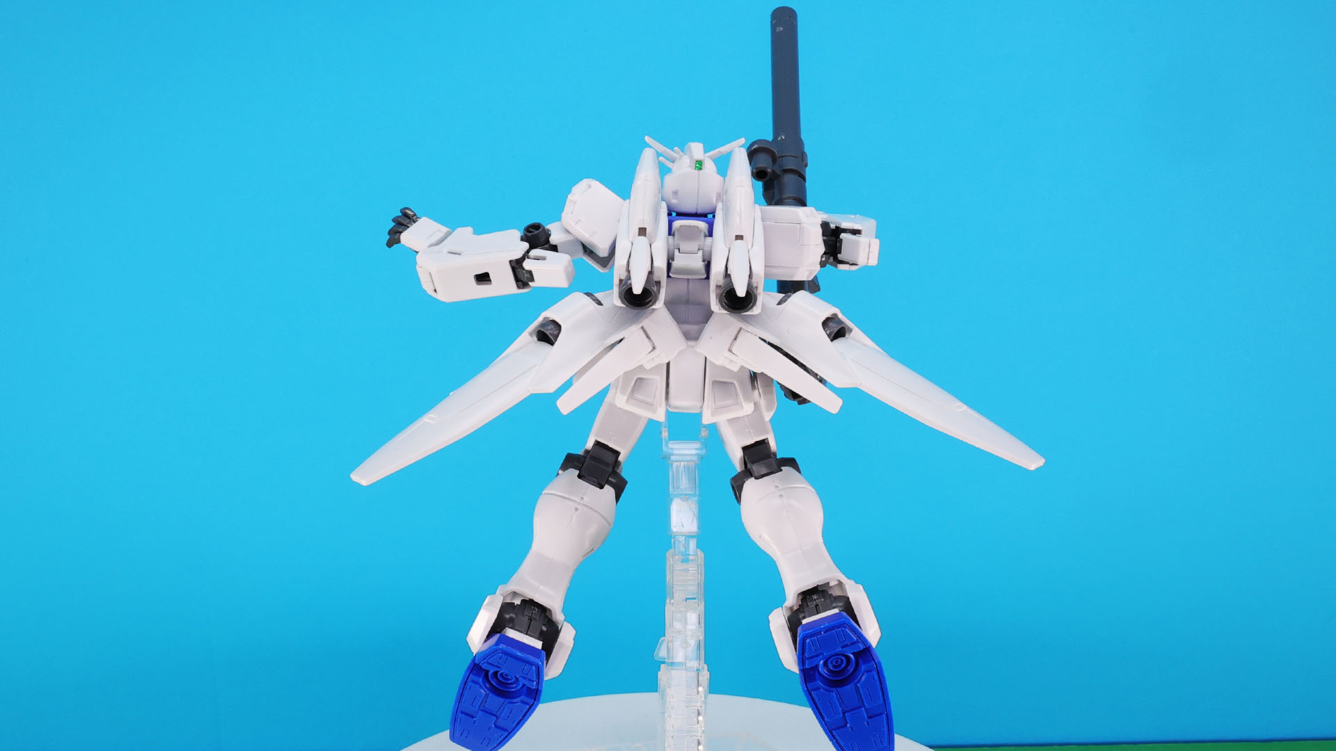 飛行時にはテールバインダーを外側に開くことも可能