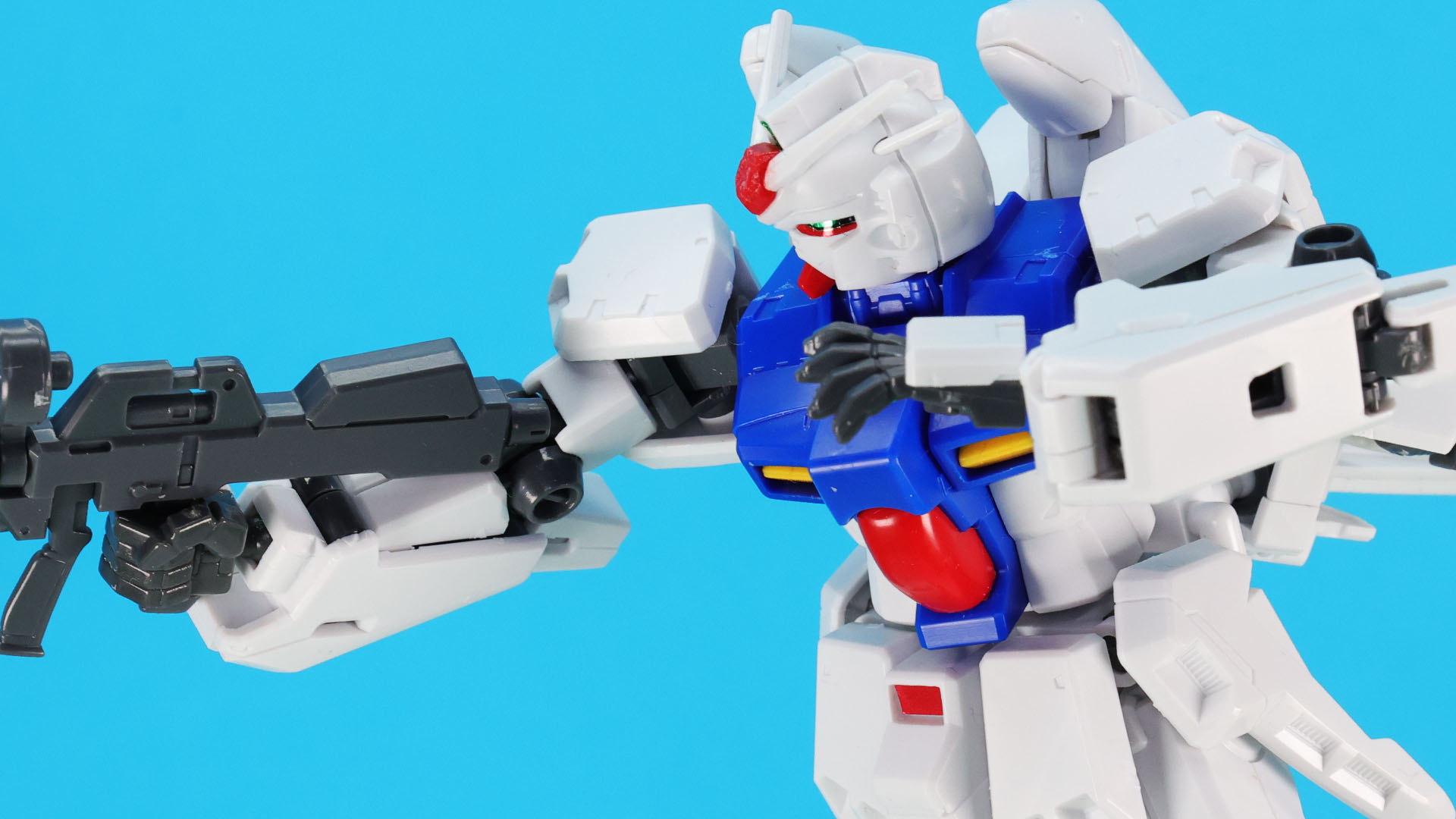 死闘の末、ガトーはトドメを刺さずに行ったようだ……そして敵味方関係なくソーラシステムIIを照射する地球連邦軍……