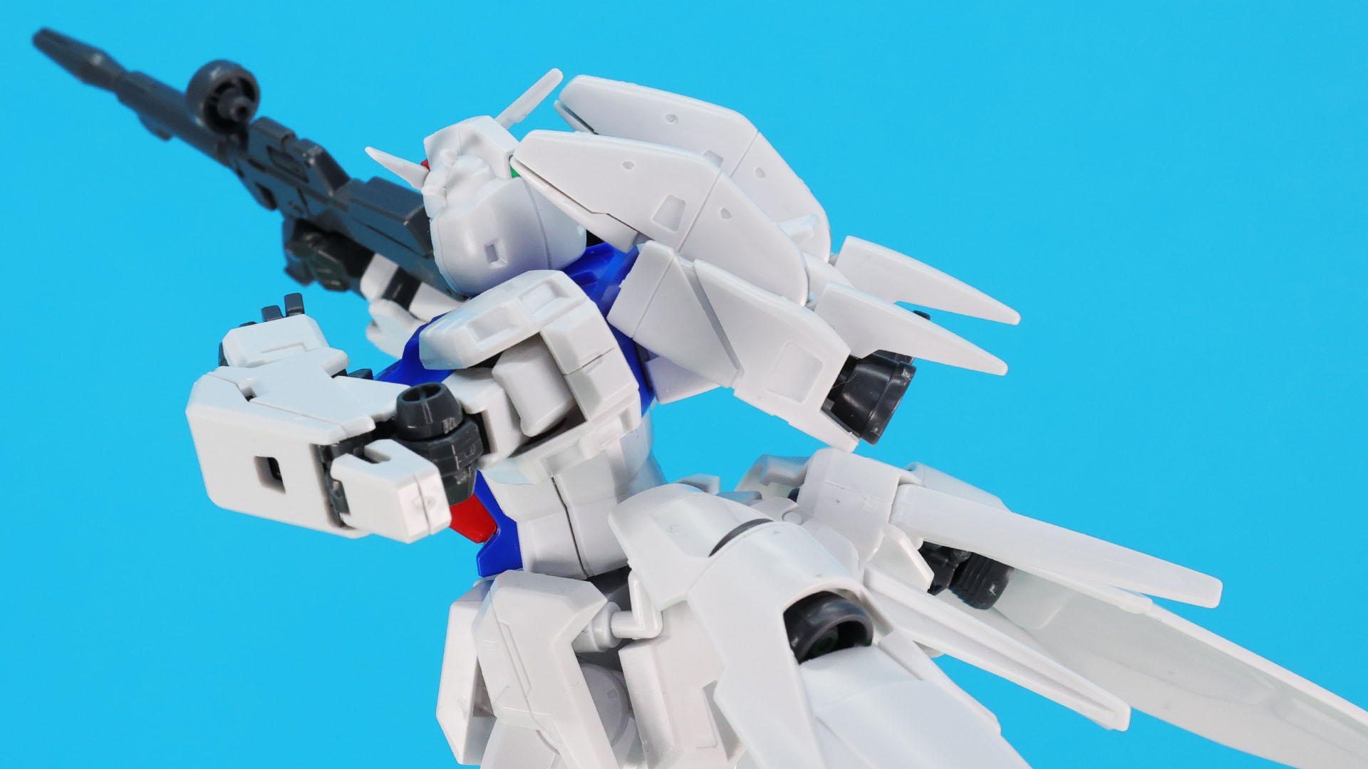 死闘の末、ガトーはトドメを刺さずに行ったようだ……そして敵味方関係なくソーラシステムIIを照射する地球連邦軍……