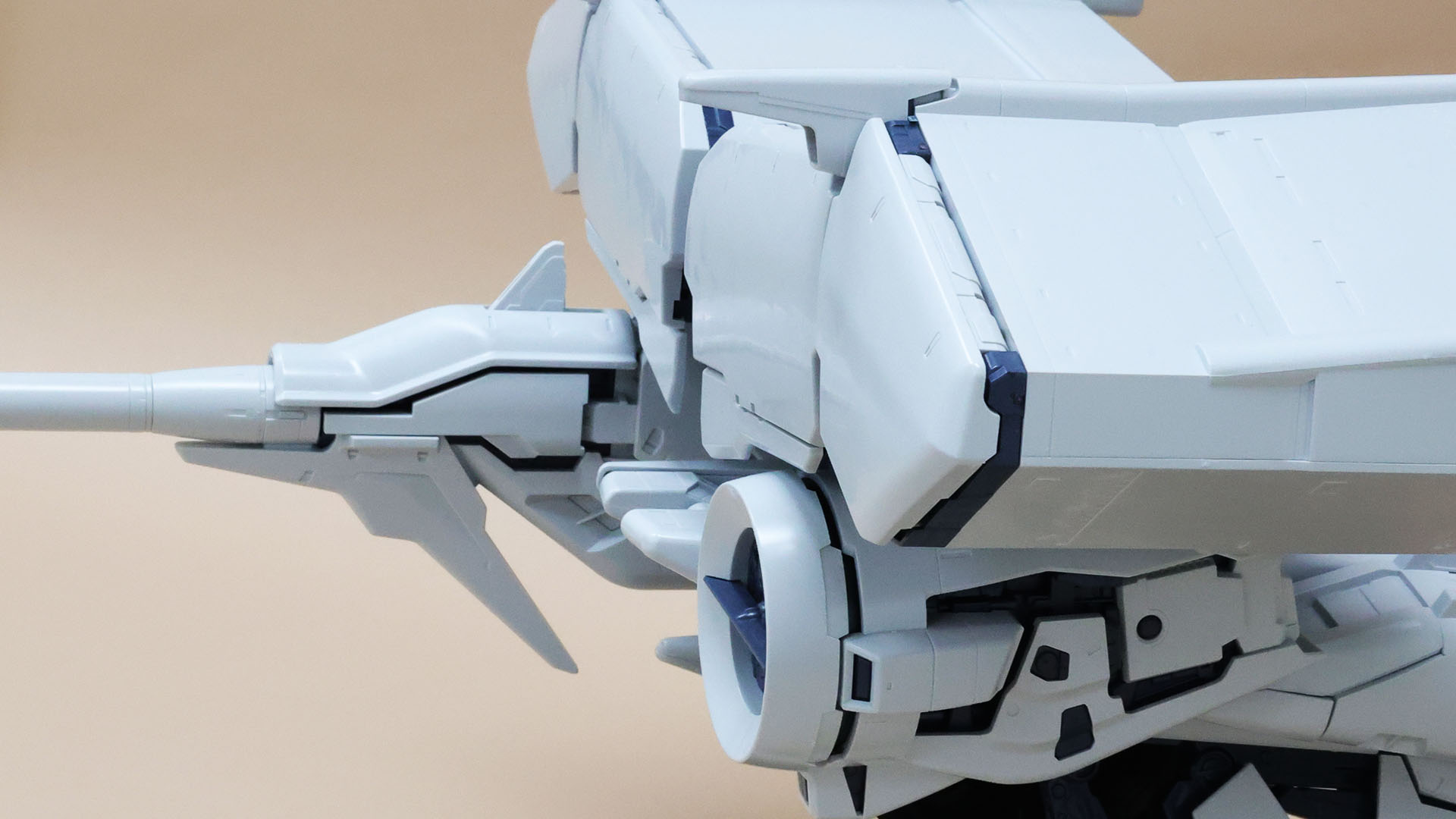 左右コンテナの前部カバーの分厚さ！