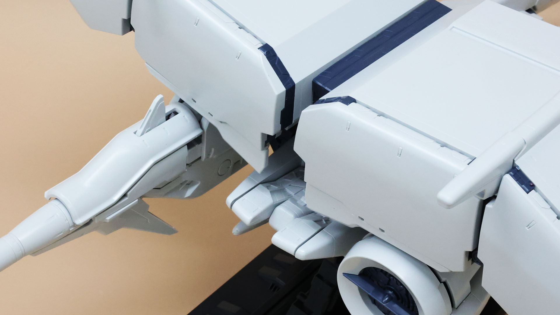 巨大なクローアームを展開