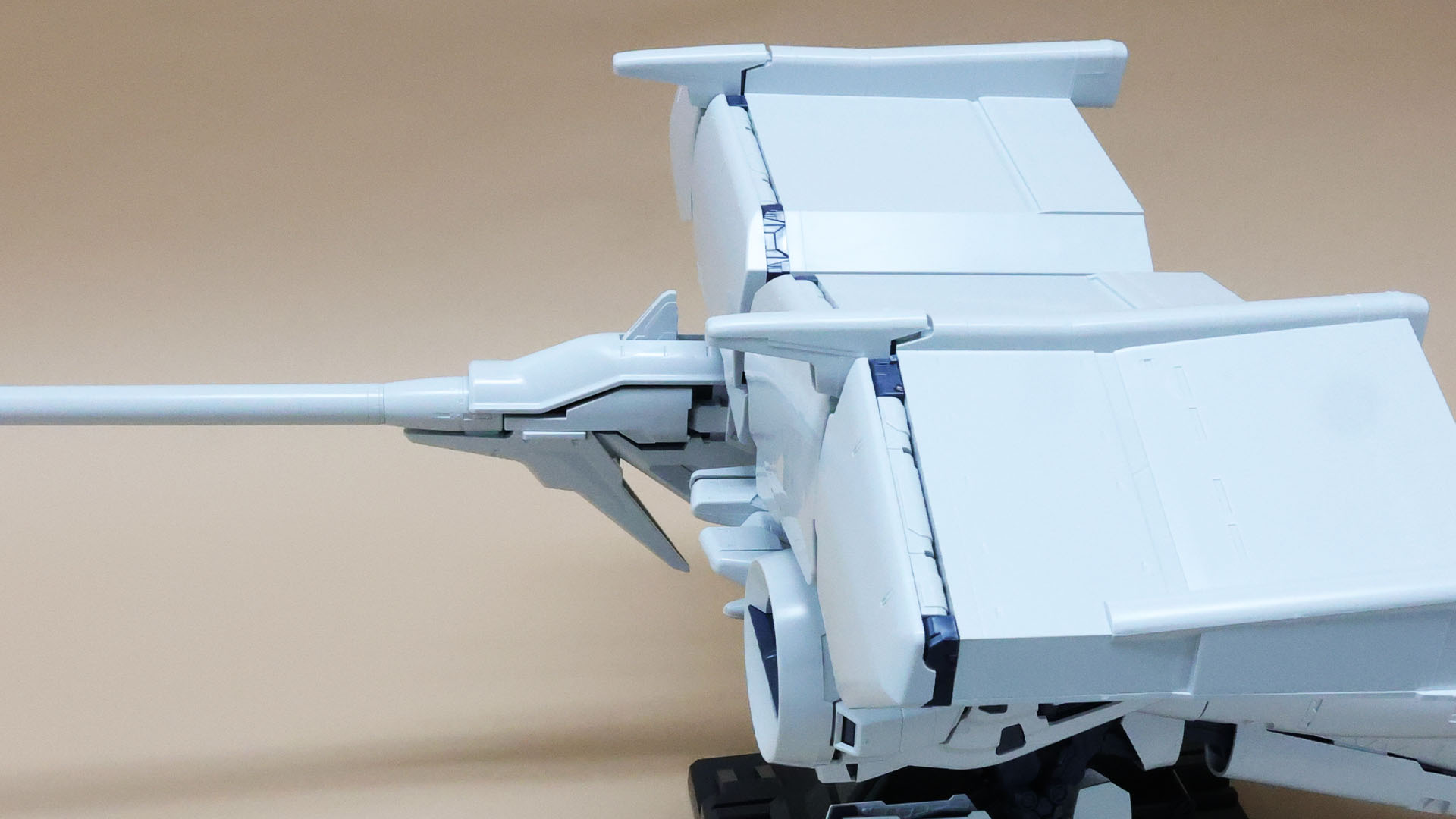 クローアームは先のツメが開きます