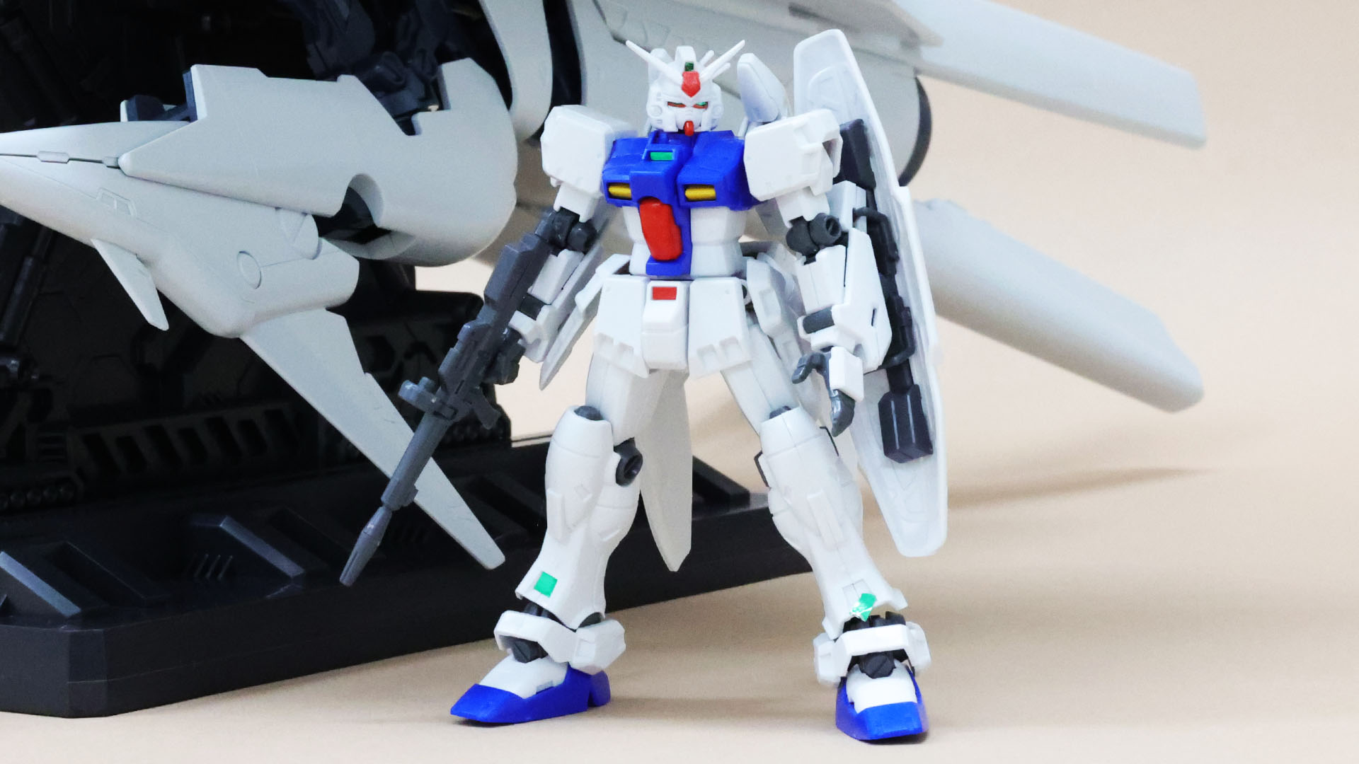 片側のクローだけでもステイメンに匹敵する大きさです