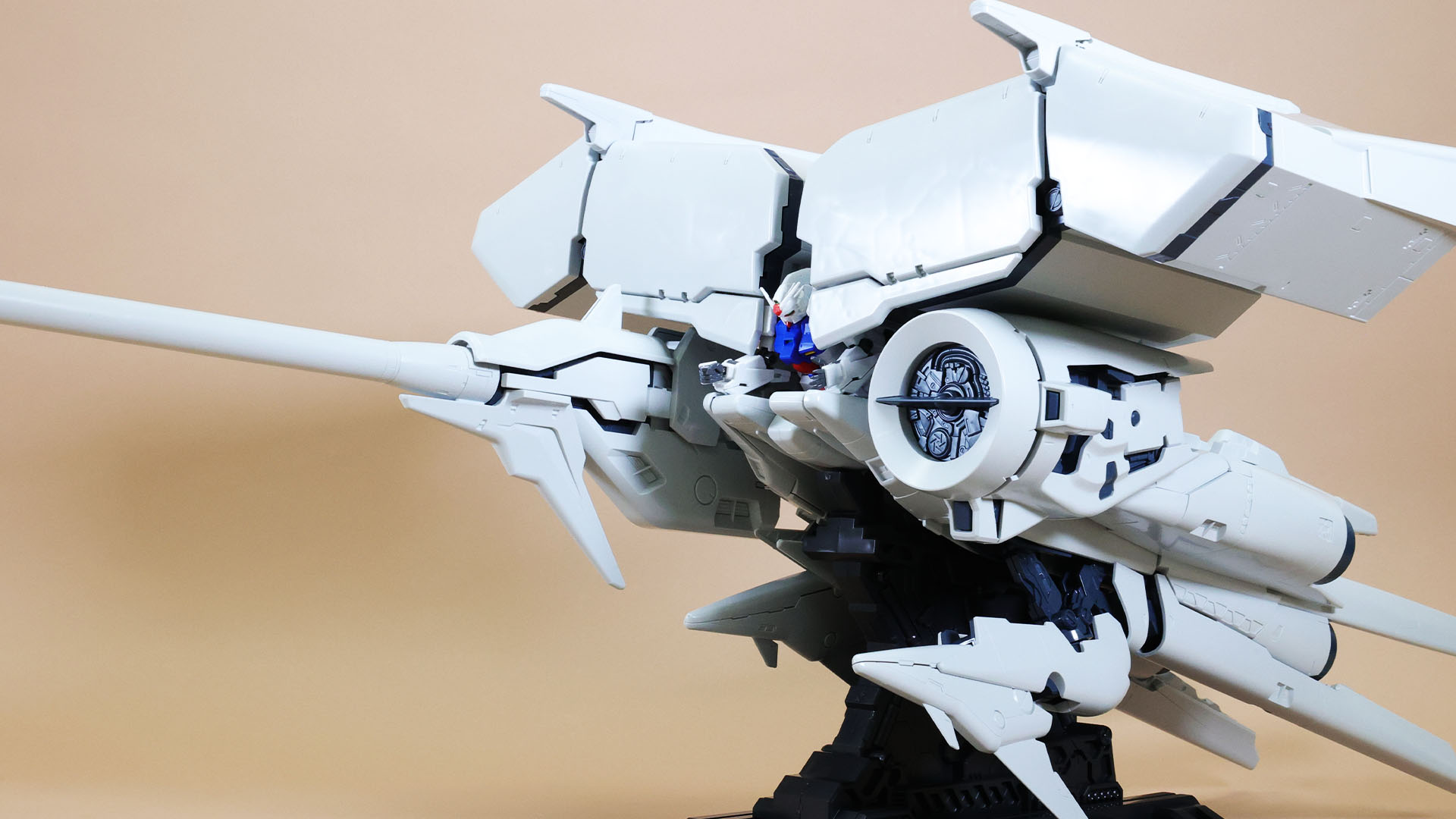 確かにこれはとんでもない機体だ……