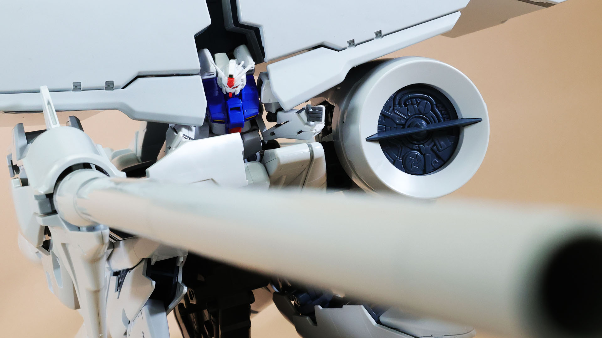 全ての装備を展開するデンドロビウム