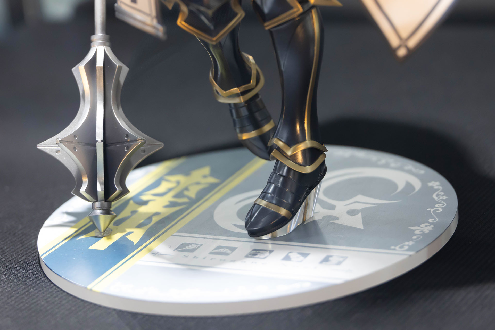 台座部分のデザインもかなり素晴らしい