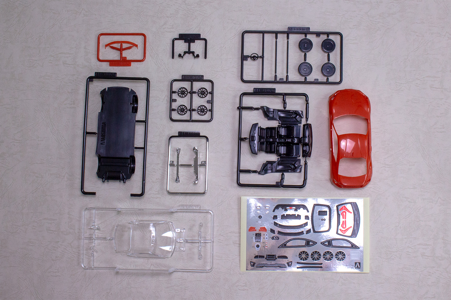 「トヨタ 86」のランナー写真。少ないパーツで組み立ても簡単です。