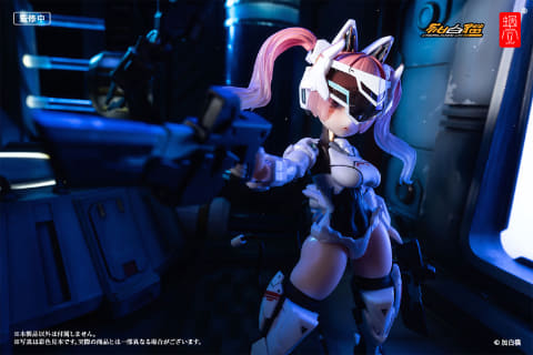 SF風な服装を纏うネコミミ少女の可動フィギュア「AMBRA-02（ストライク