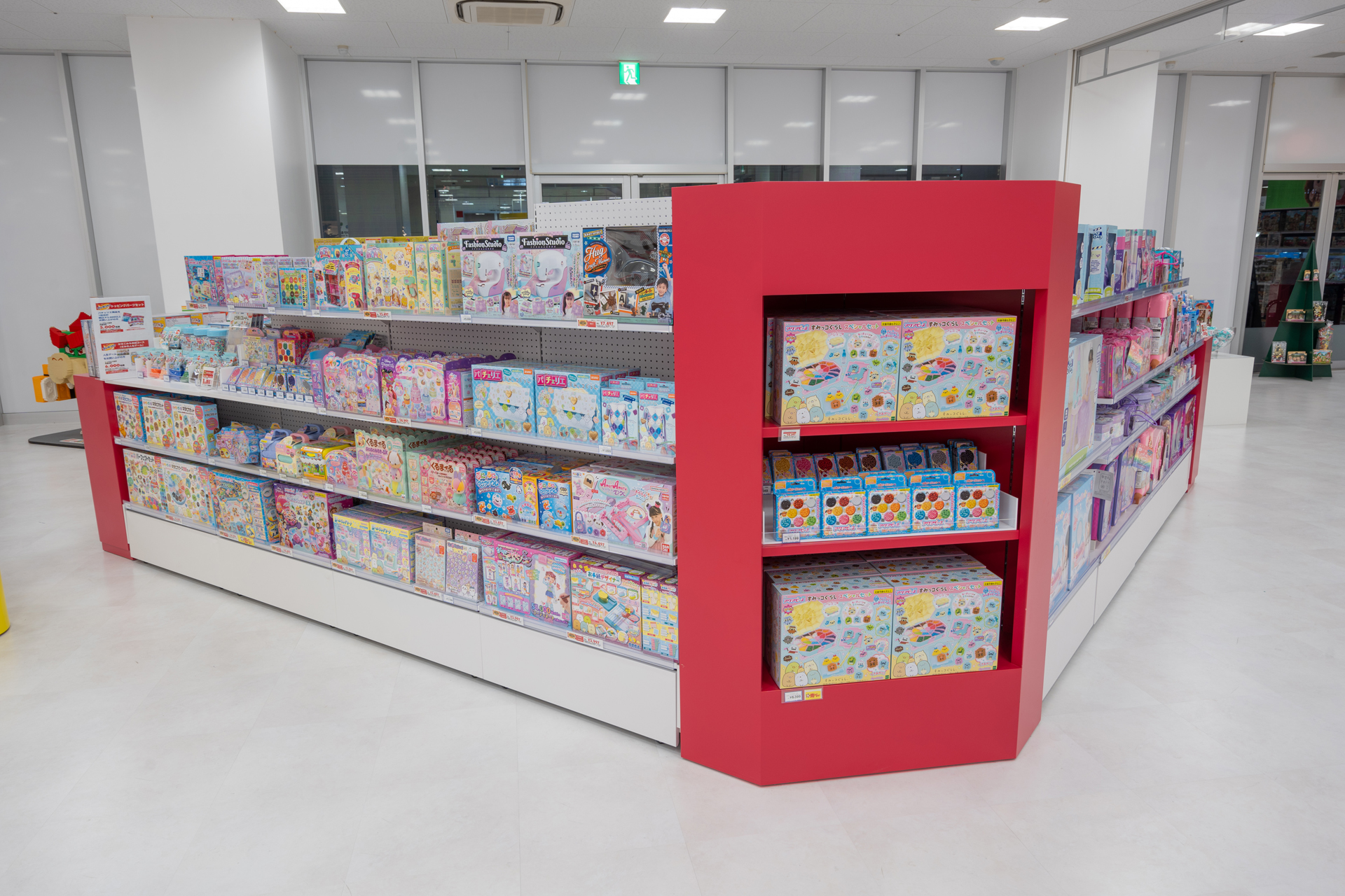 V字陳列棚は内側に試遊コーナーが用意されている