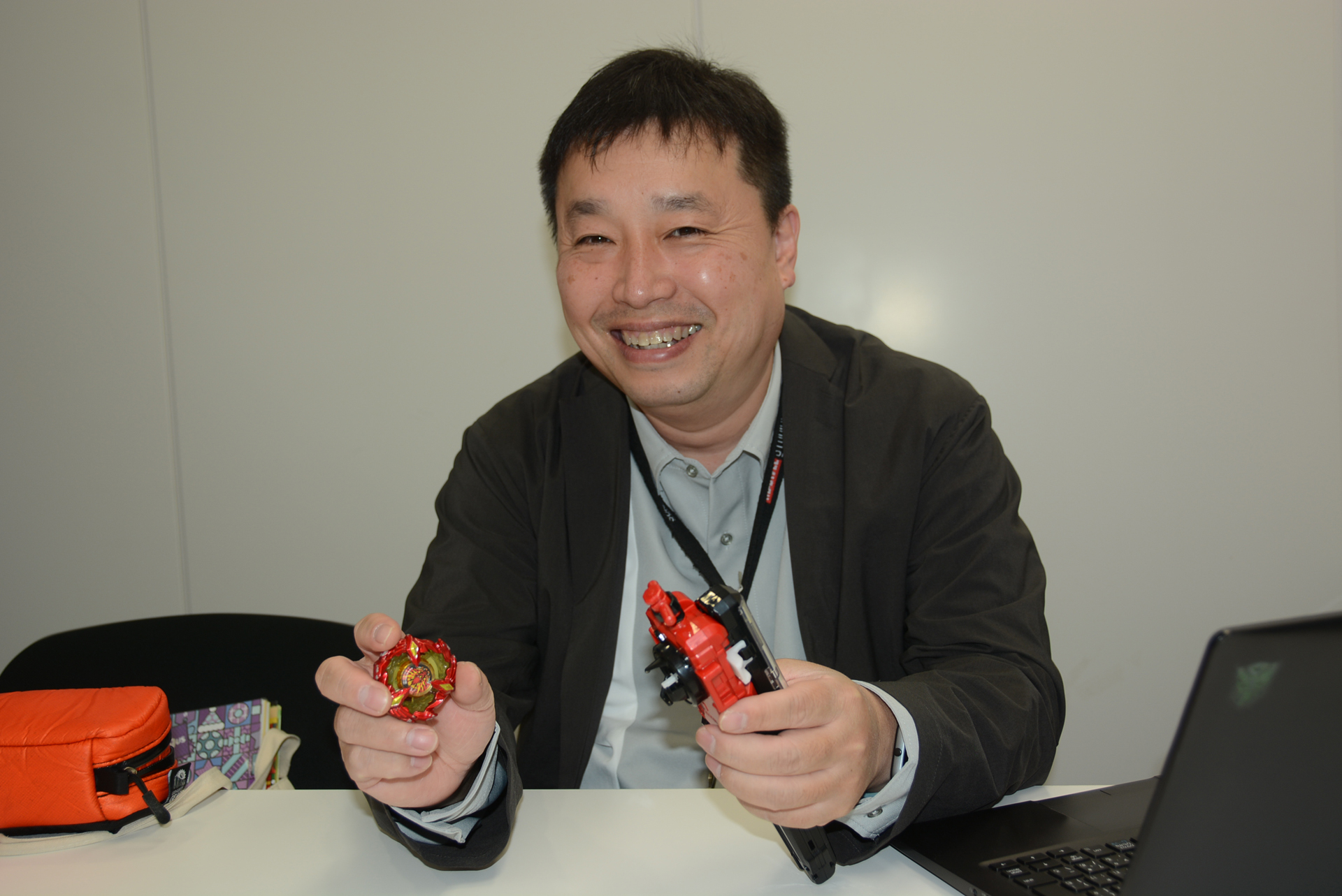 立原氏自身が先行販売時に早朝から並んで購入したという「BX-23 フェニックスウイング9-60GF」。現在人気のベイだ。立原氏は店舗イベントなどに関わるだけでなく、様々な玩具も積極的に購入・コレクションしている