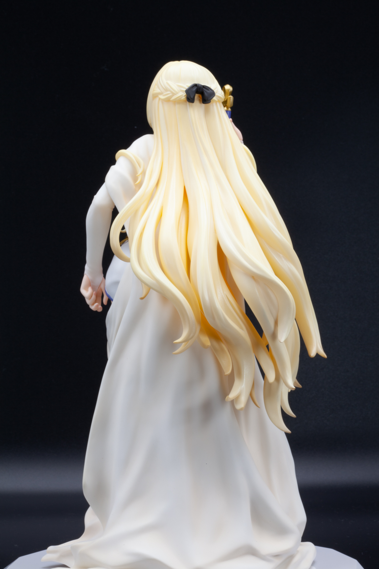 着脱可能なフードにより表現を変えることができる