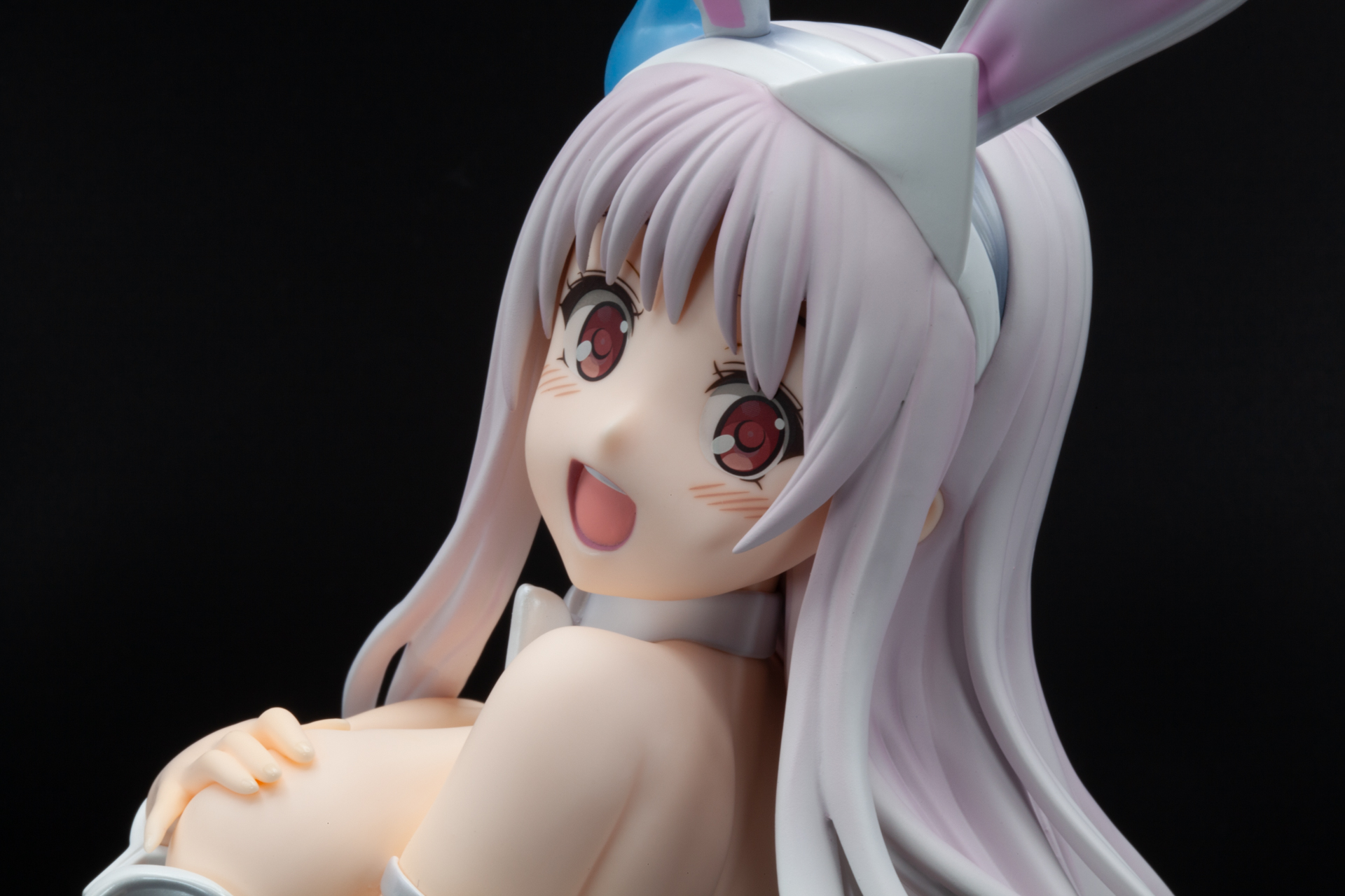 衣装がはだけながらもそれを気にしていないかのような元気いっぱいな表情が可愛らしい