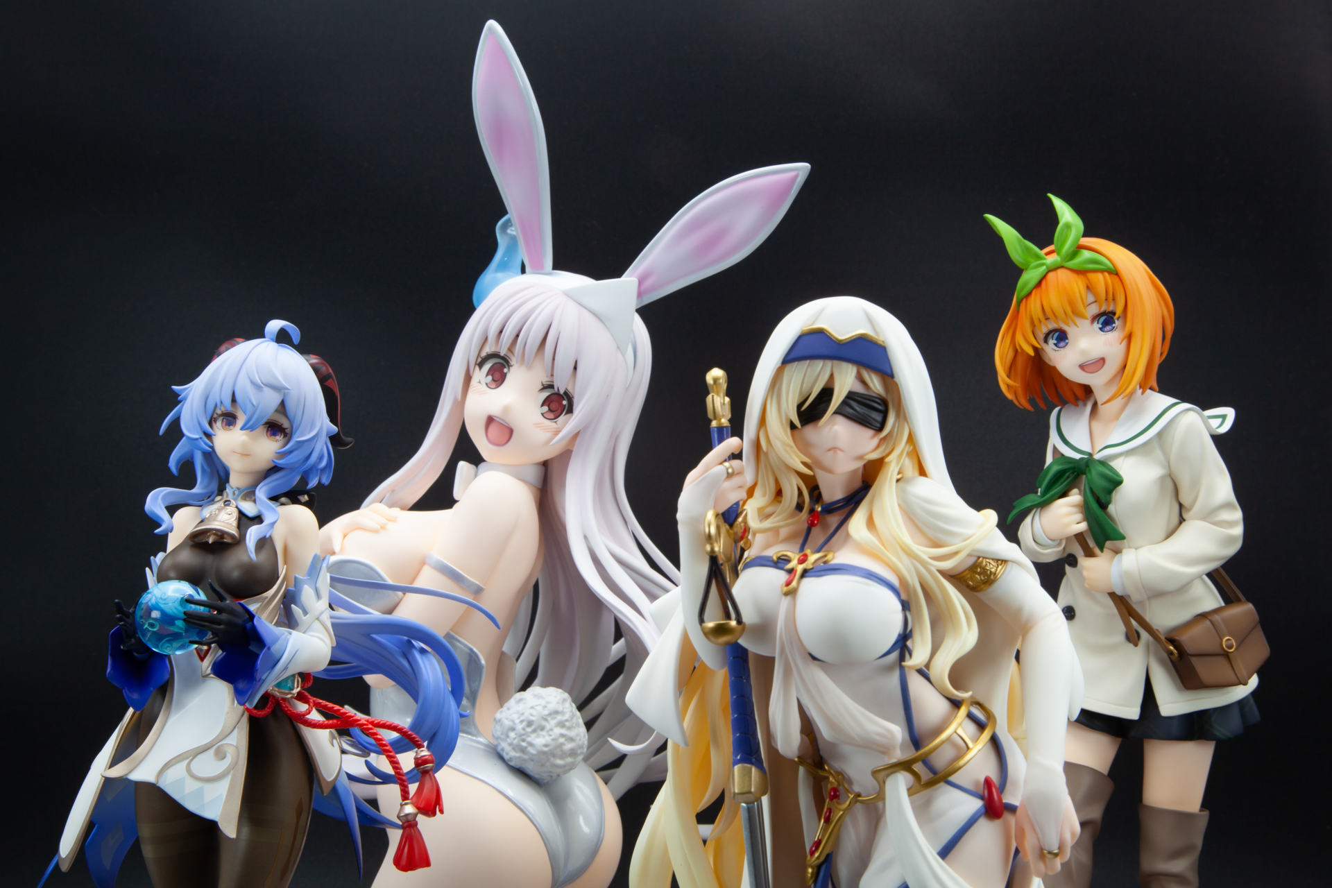 4体並べて撮影。やはり1/4スケールは他のフィギュアに比べて重厚感を感じさせる